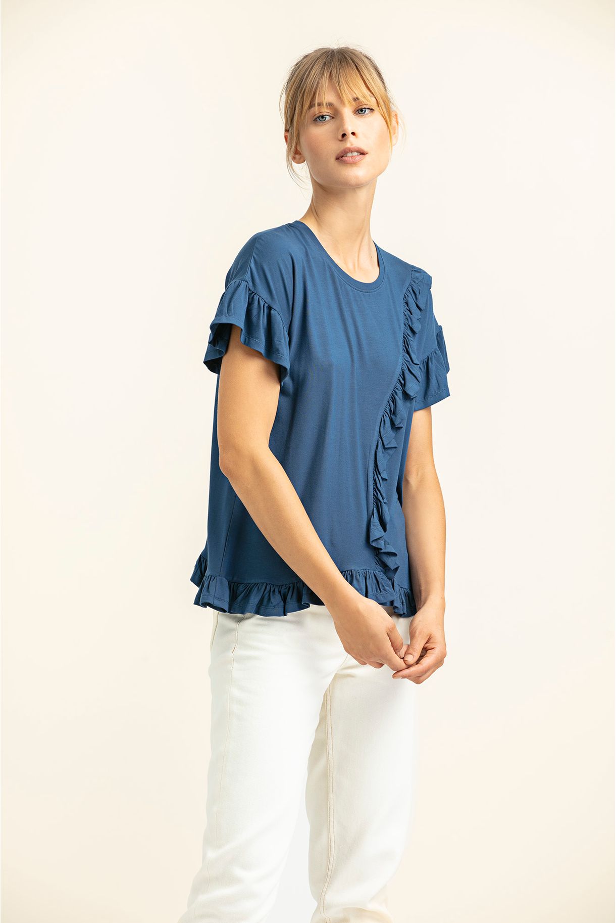T-shirt with frill on the sleeve