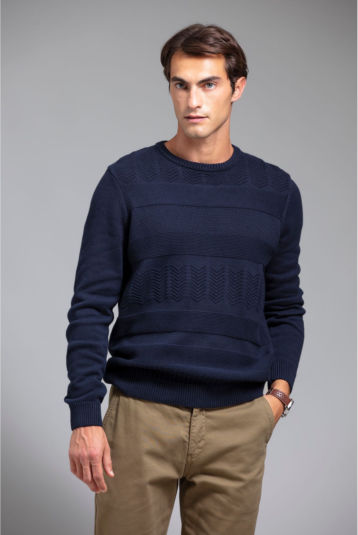Round neck sweater with panels