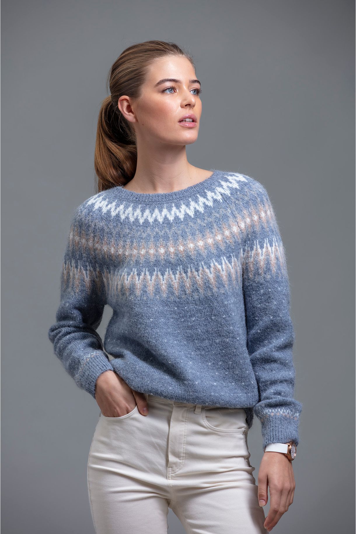 Ladies sweater with intarsia