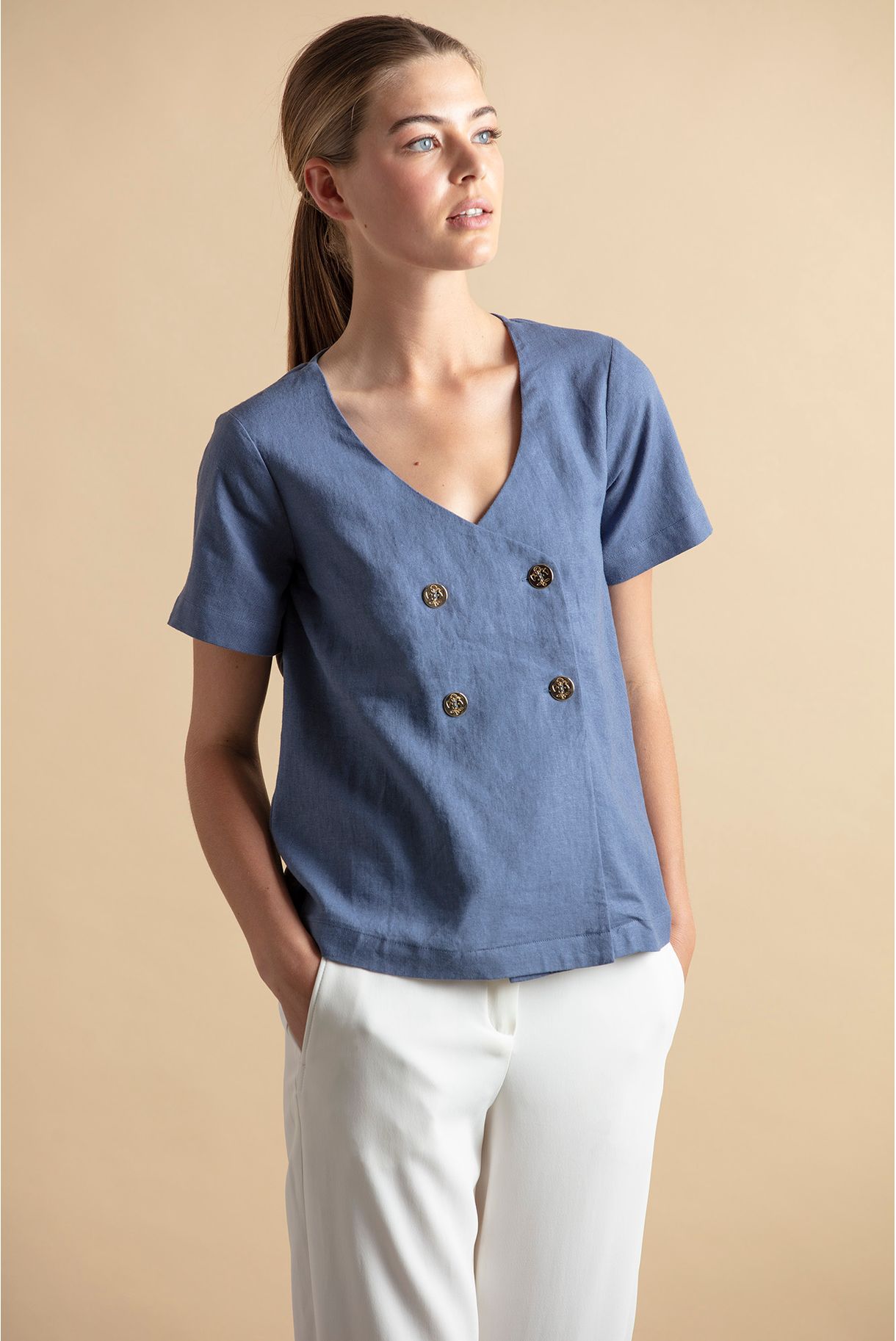 Linen blouse with gold buttons