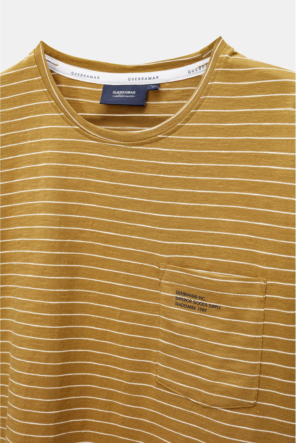 T-SHIRT HOMEM COM BOLSOS E RISCAS
