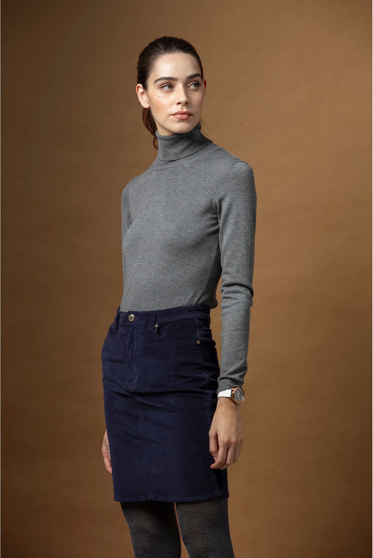 SAIA CURTA EM BOMBAZINE