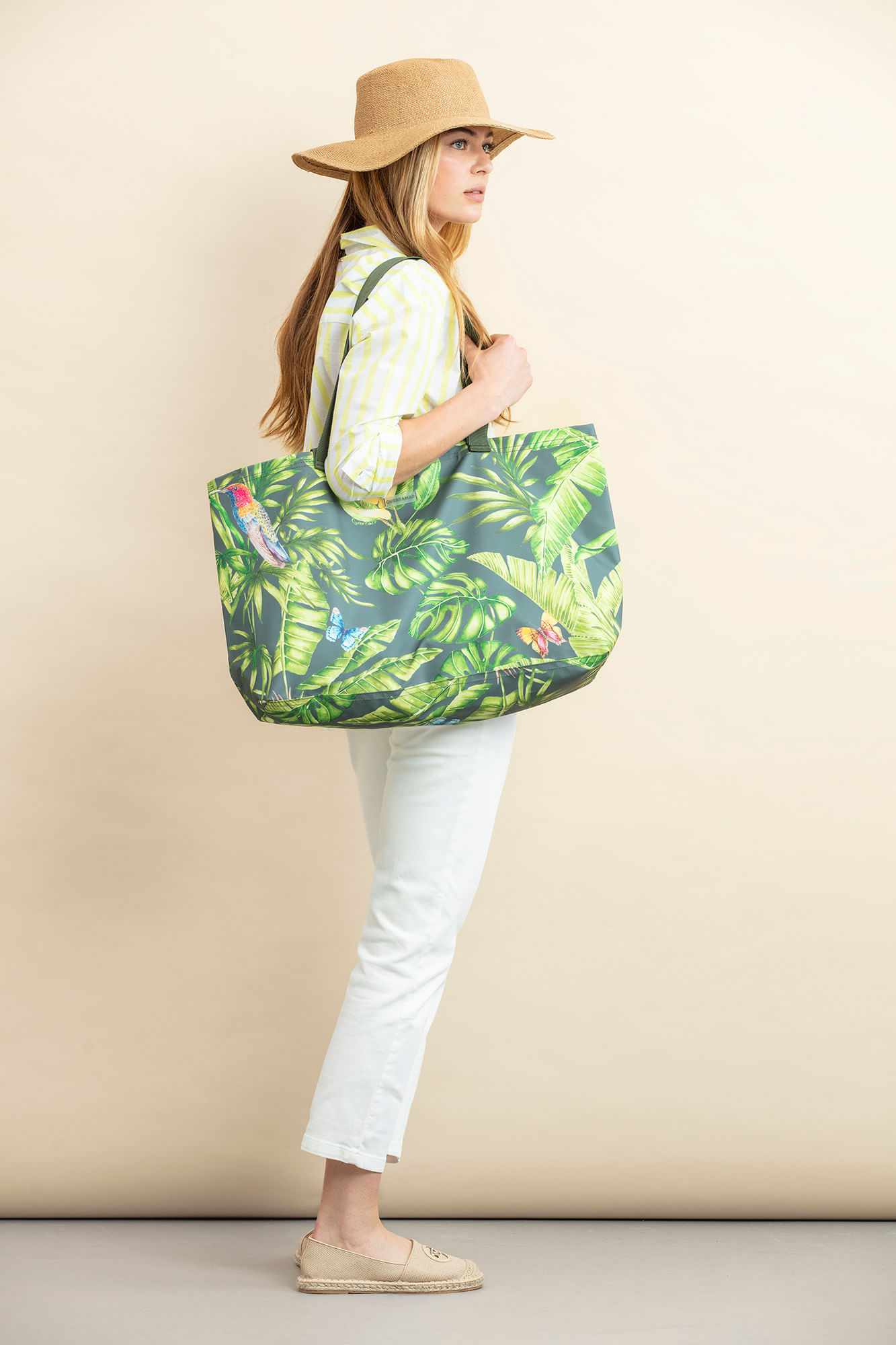 SACO COM ESTAMPADO TROPICAL