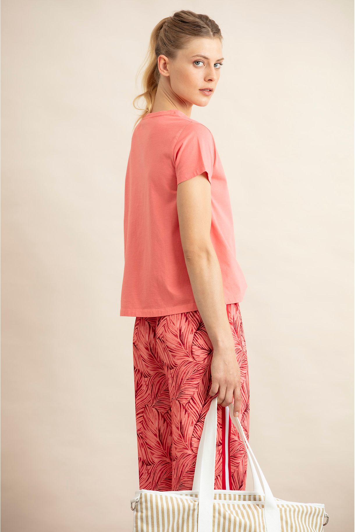 T-SHIRT WITH LEAVES PRINT