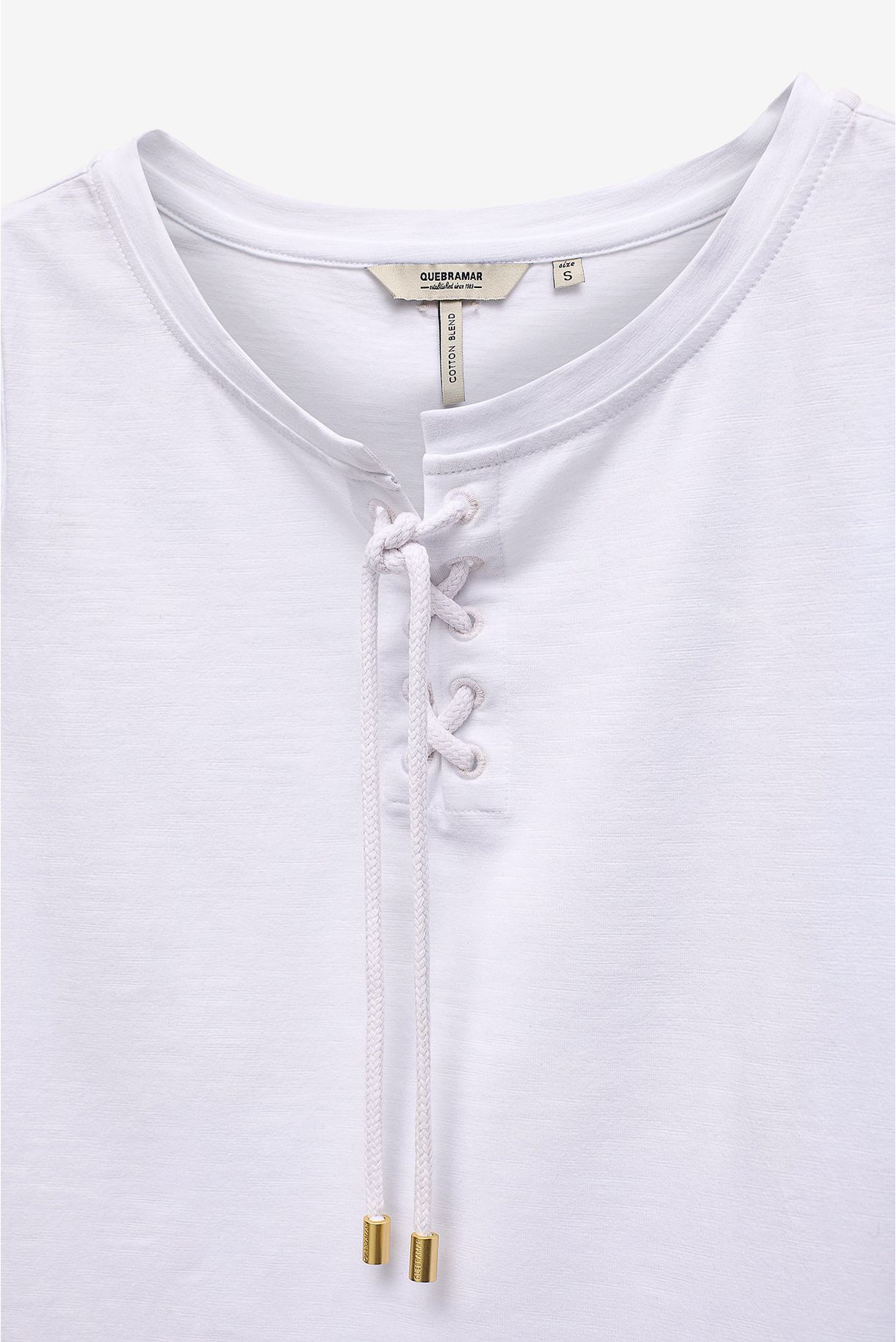 T-SHIRT COM ATILHOS