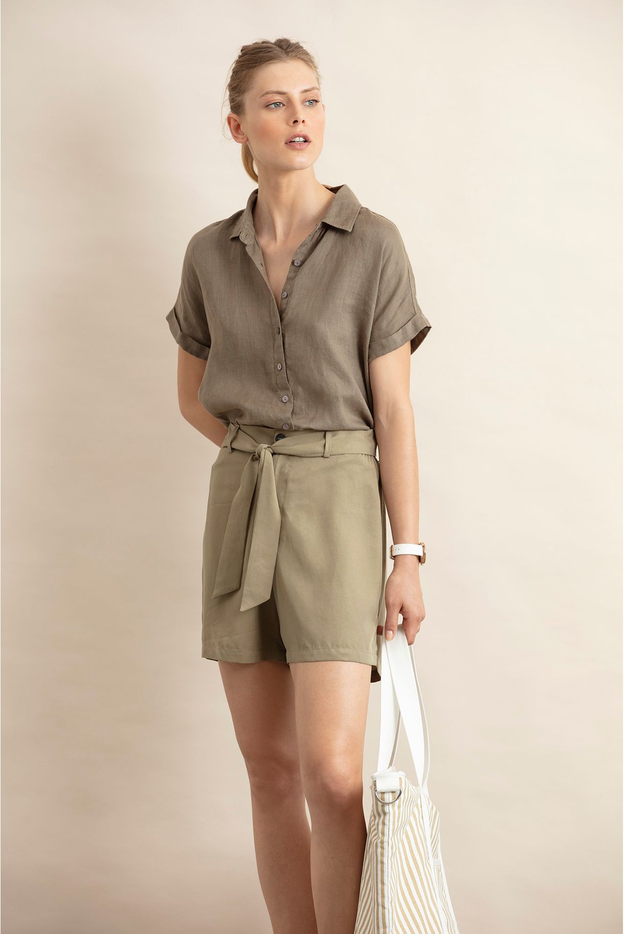 SHORTS WITH BELT