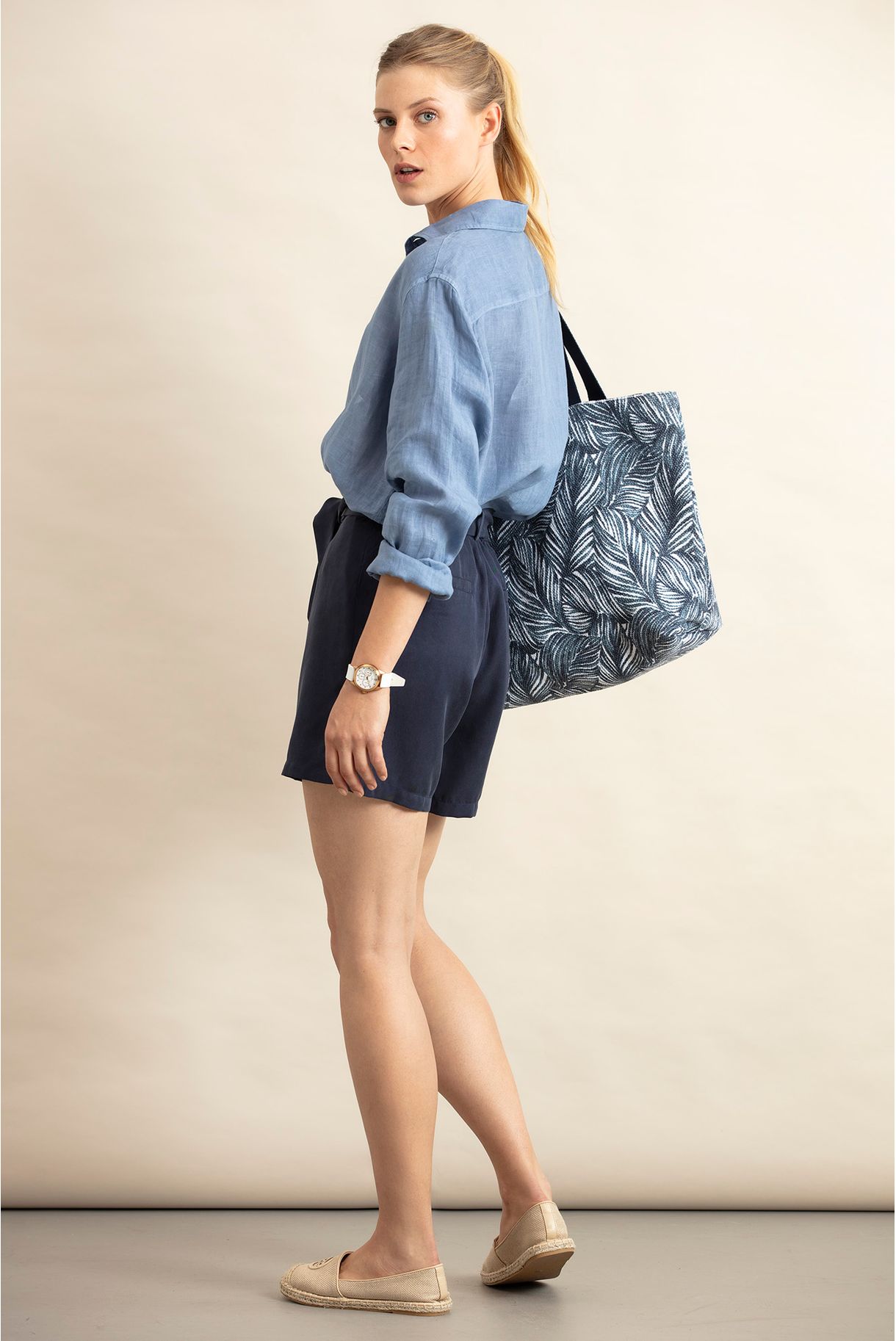 SHORTS WITH BELT