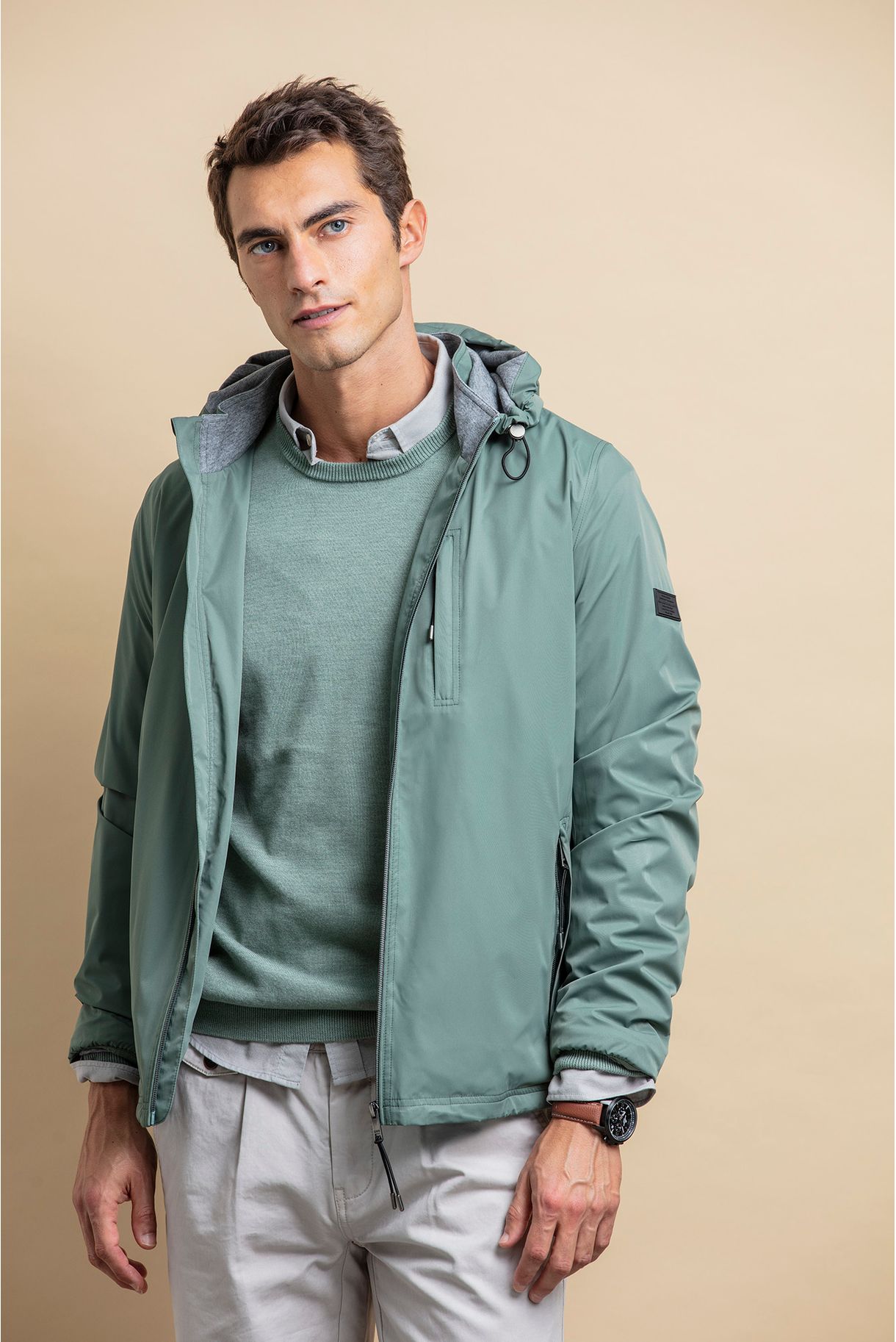 SHORT WINDCUT JACKET WITH HOOD