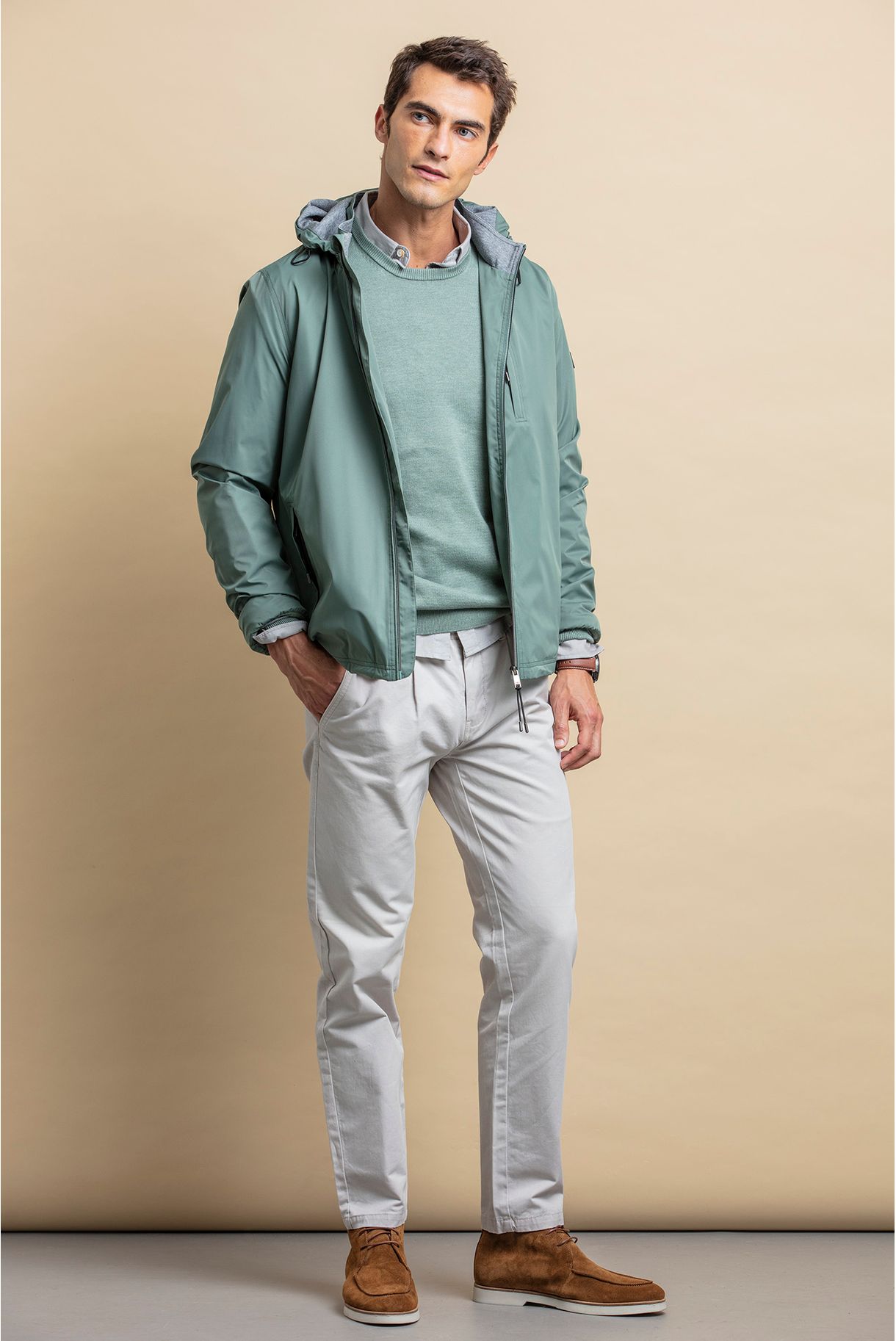 SHORT WINDCUT JACKET WITH HOOD