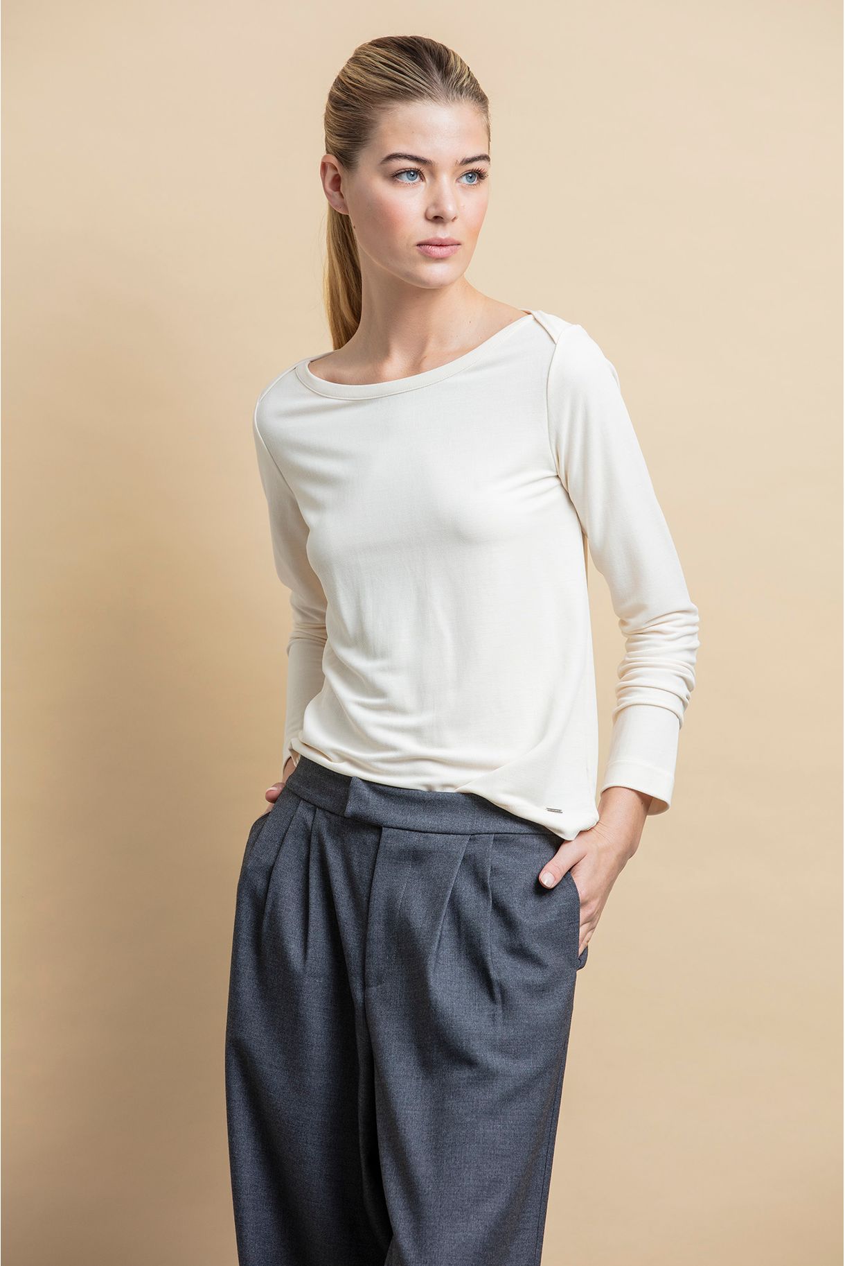 LONGSLEEVE ROUND NECKLINE