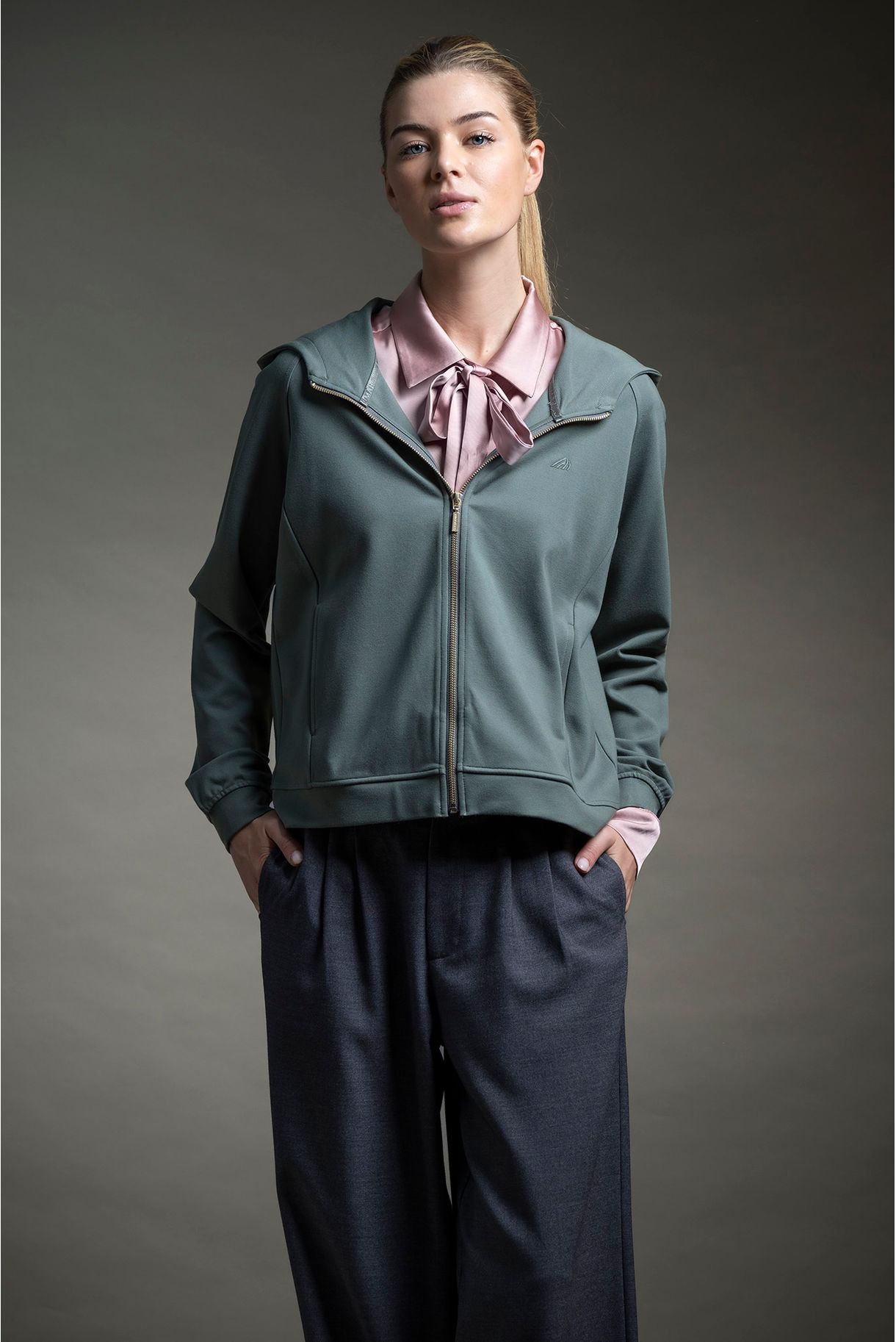 CASACO SWEATSHIRT COM CAPUZ