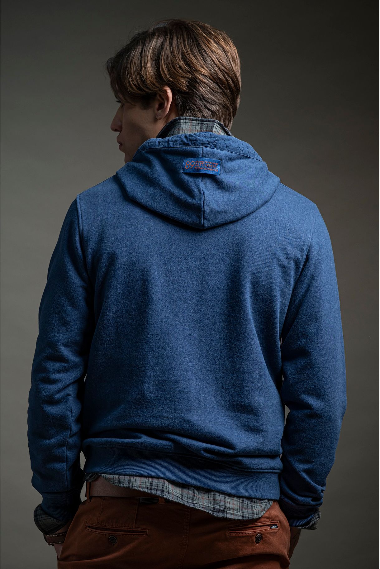 SWEATSHIRT COM CAPUZ EM GARMENT DYE