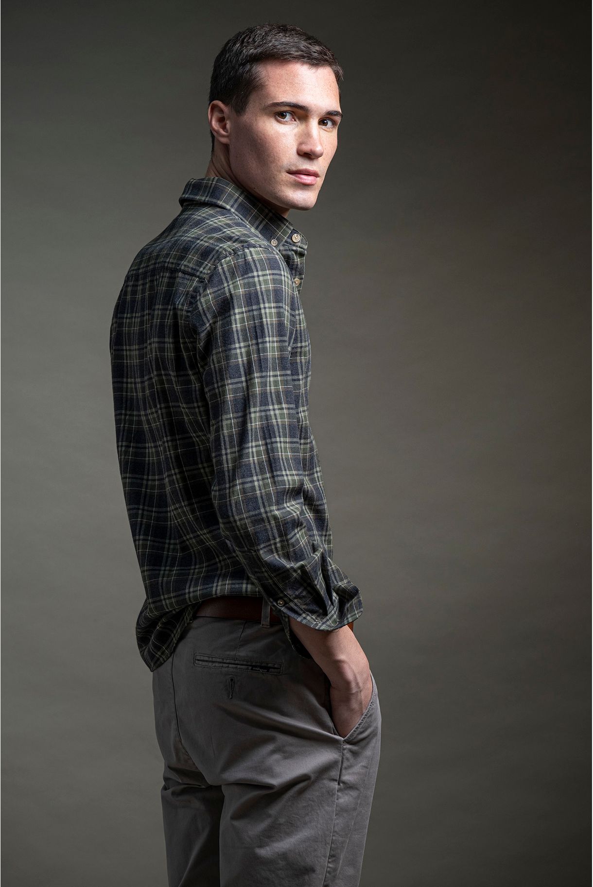 CAMISA AOS QUADRADOS