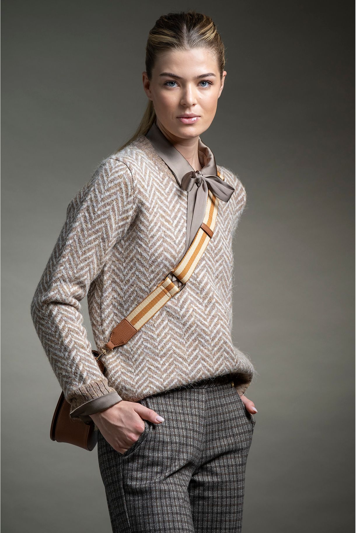 CAMISOLA  COM PADRÃO ESPINHADO
