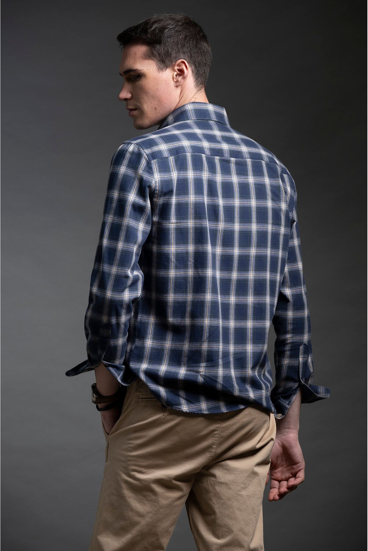 CAMISA AOS QUADRADOS