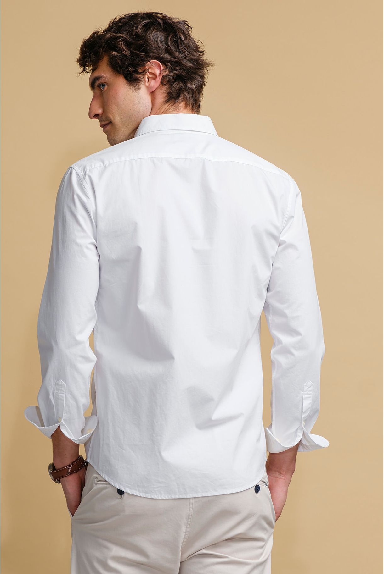 CAMISA SLIM FIT BÁSICA EM POPELINA