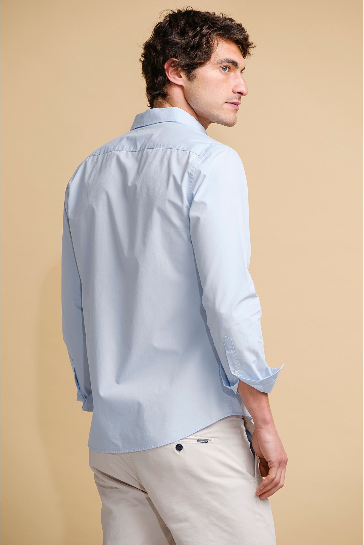 CAMISA SLIM FIT BÁSICA EM POPELINA