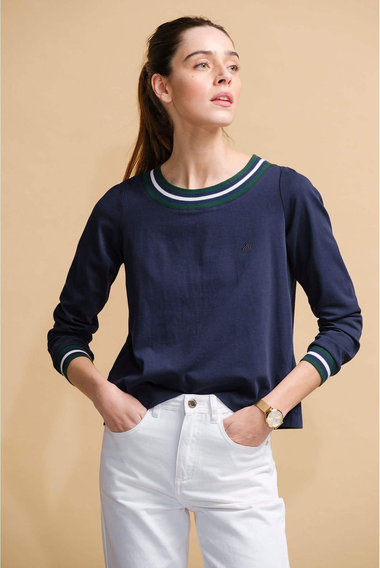 LONGSLEEVE WITH STRIPED NECKLINE