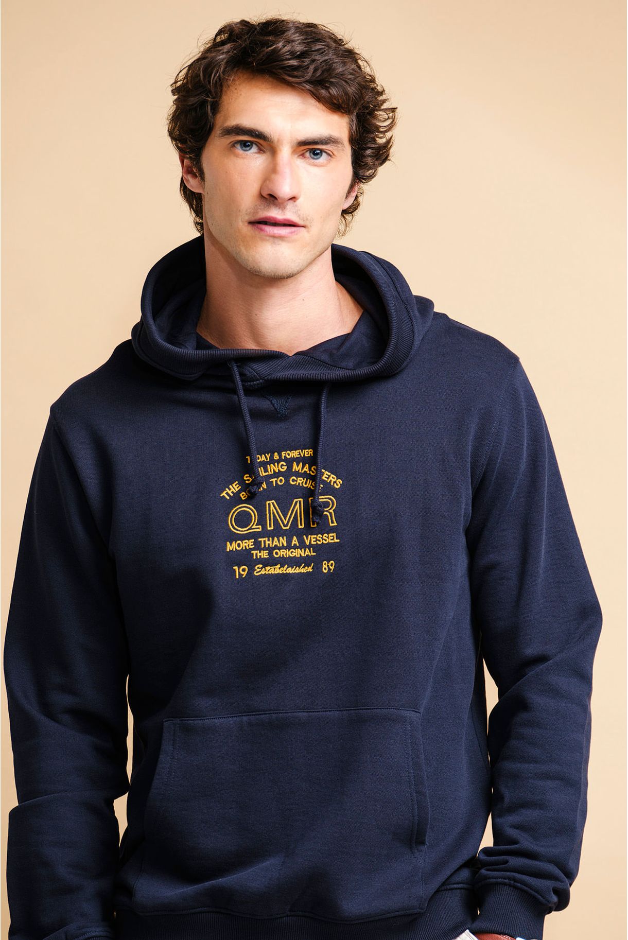 SWEATSHIRT COM CAPUZ E PRINT QMR