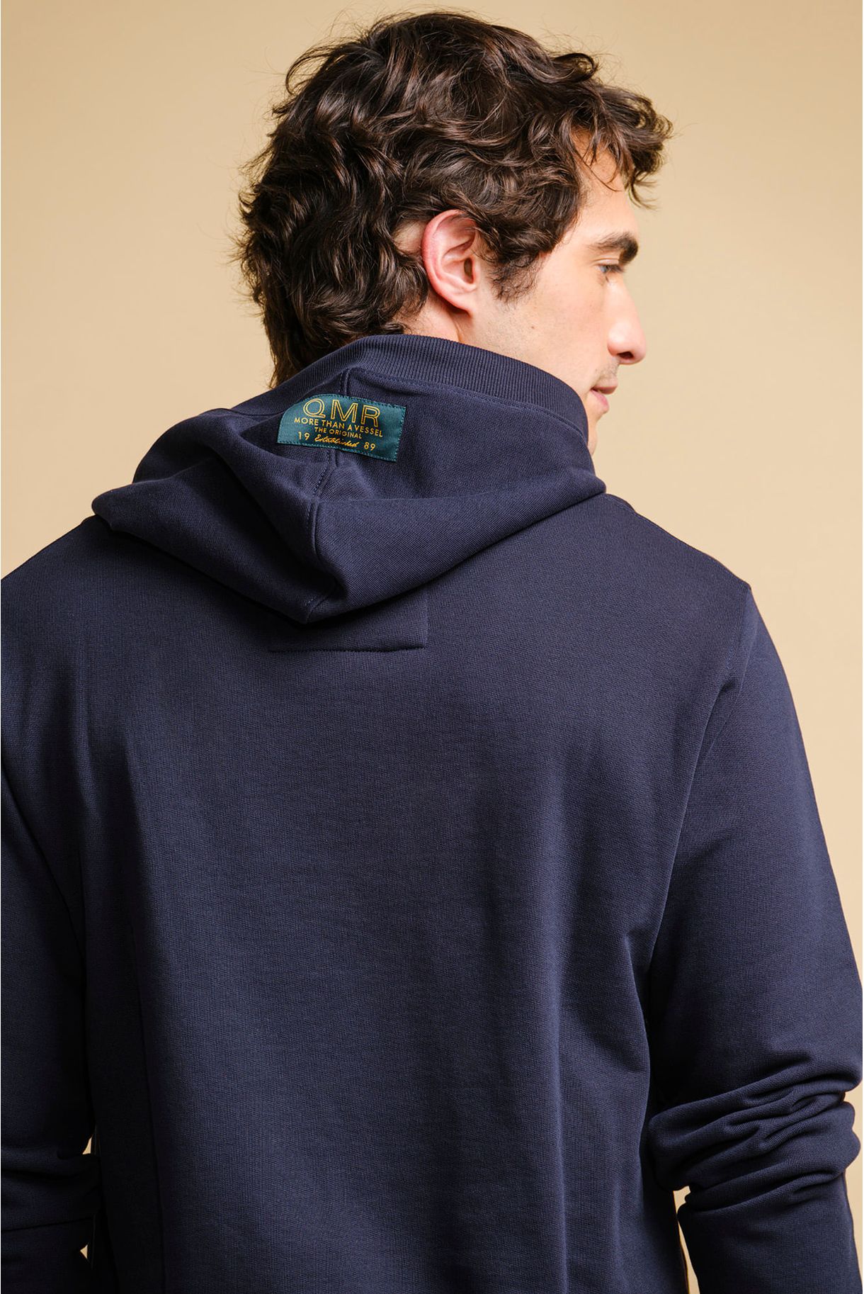 SWEATSHIRT COM CAPUZ E PRINT QMR