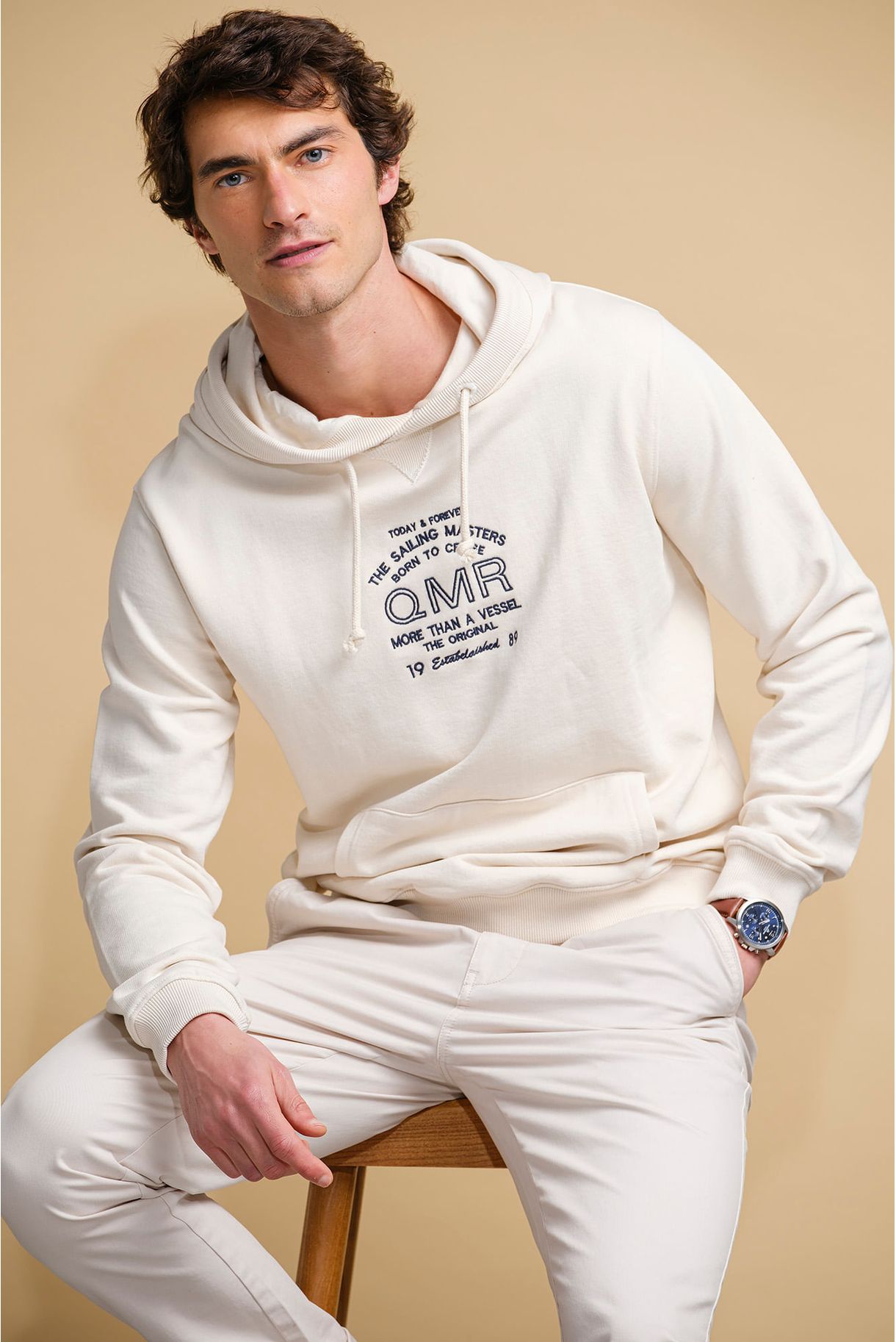 SWEATSHIRT COM CAPUZ E PRINT QMR