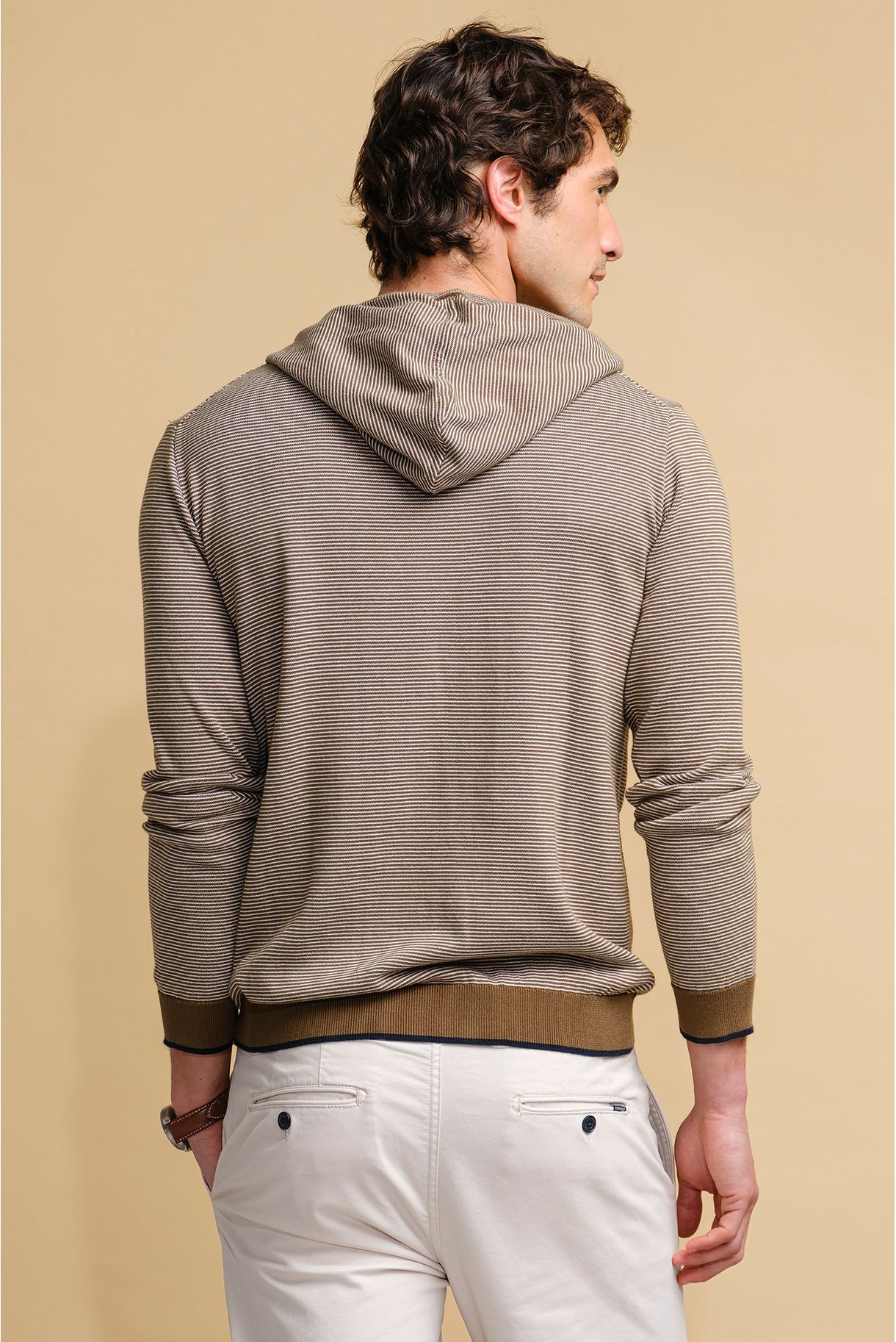 CAMISOLA DE MALHA ÀS RISCAS COM CAPUZ