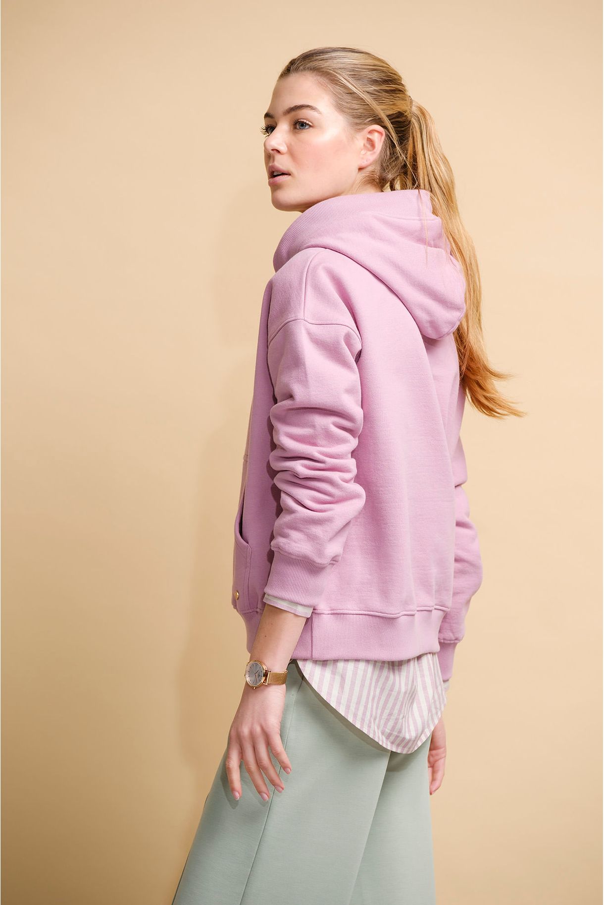 SWEATSHIRT BÁSICA COM CAPUZ
