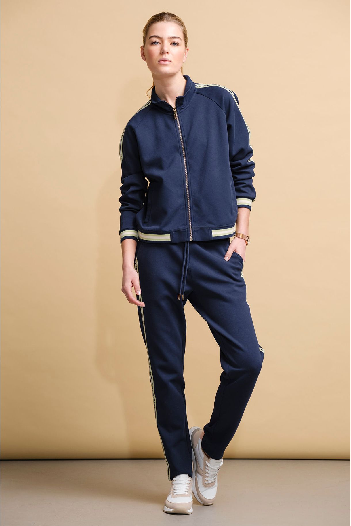 CALÇAS JOGGER COM RISCA