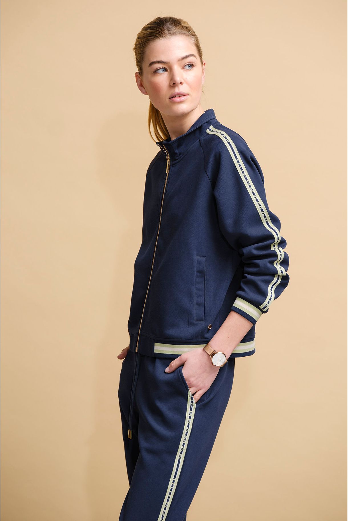 CALÇAS JOGGER COM RISCA