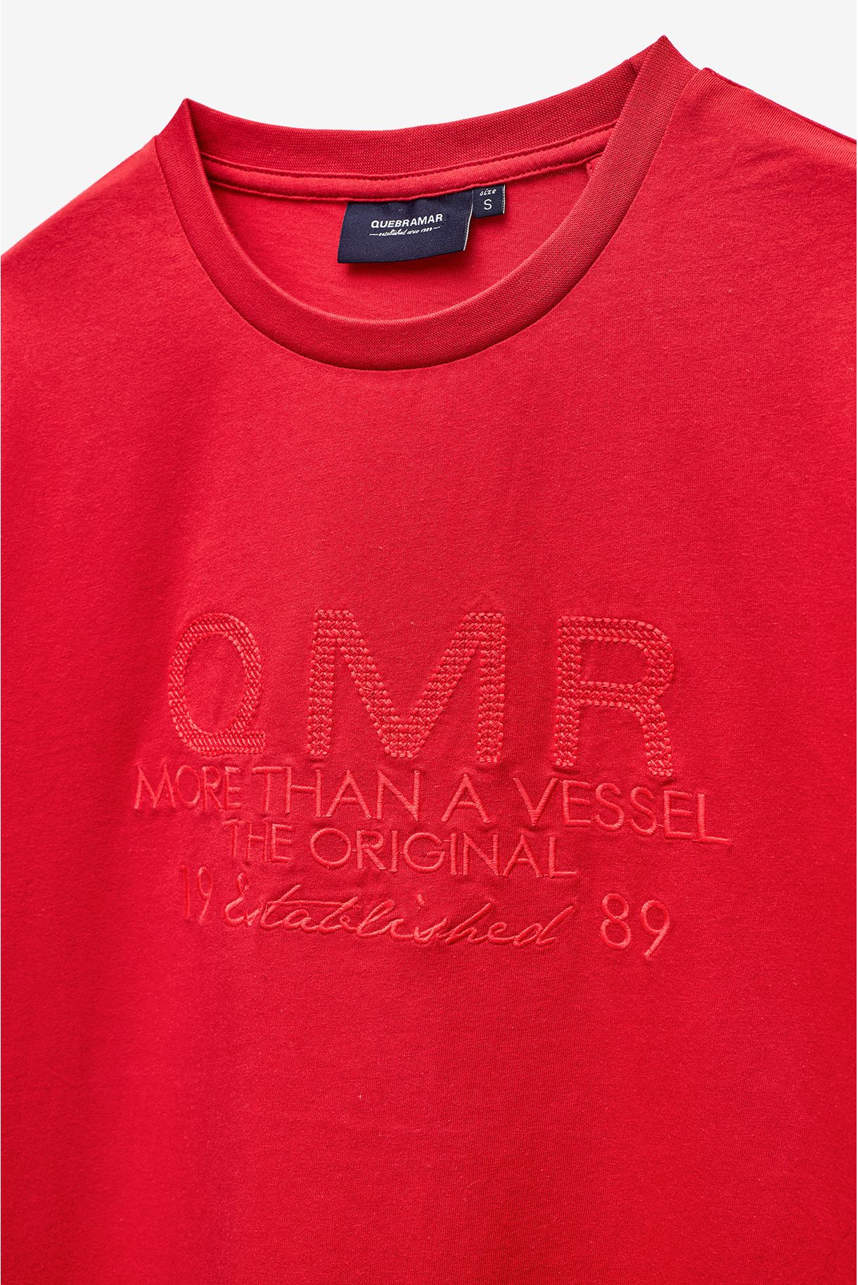 T-SHIRT COM BORDADO