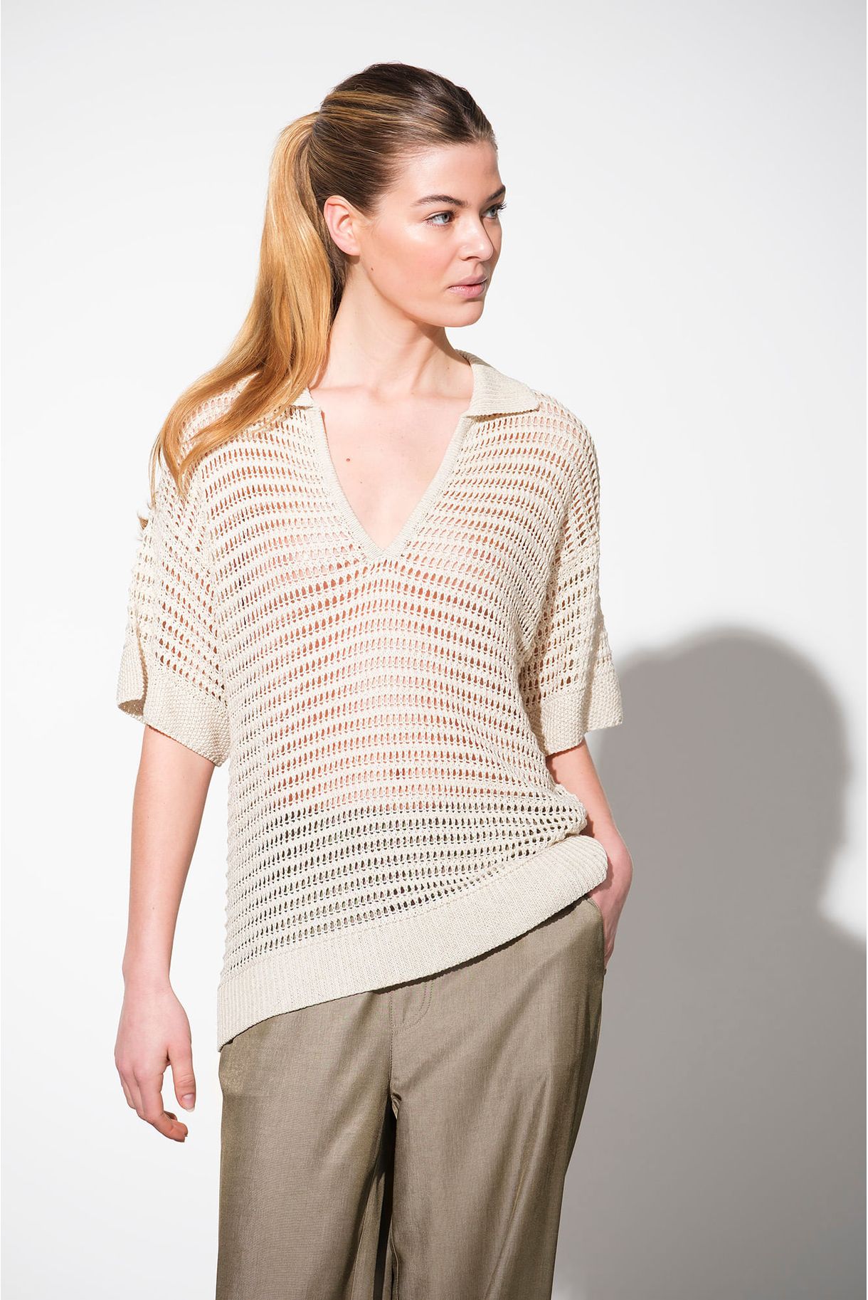 CAMISOLA DE MALHA ABERTA COM GOLA POLO