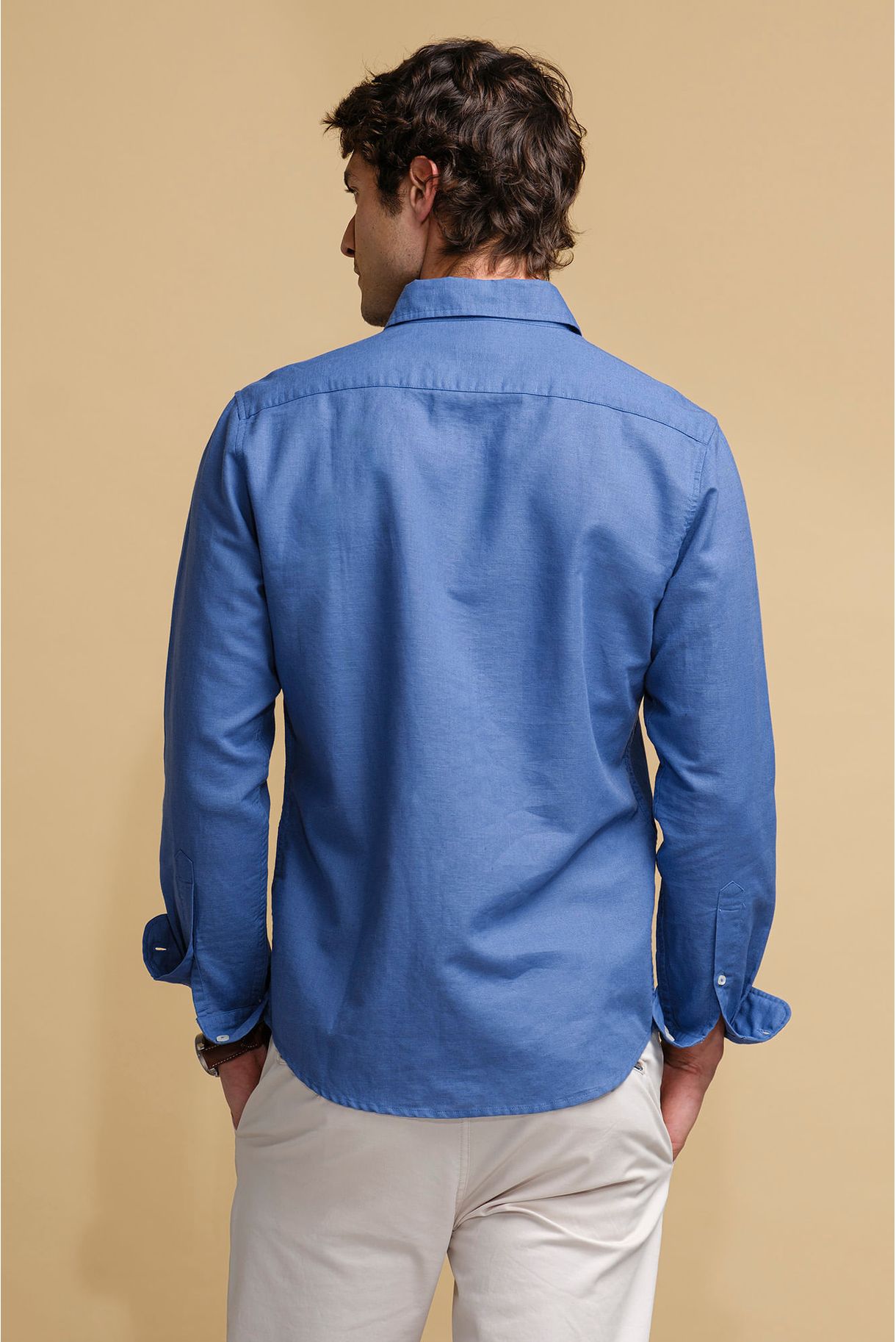 CAMISA BÁSICA EM ALGODÃO E LINHO