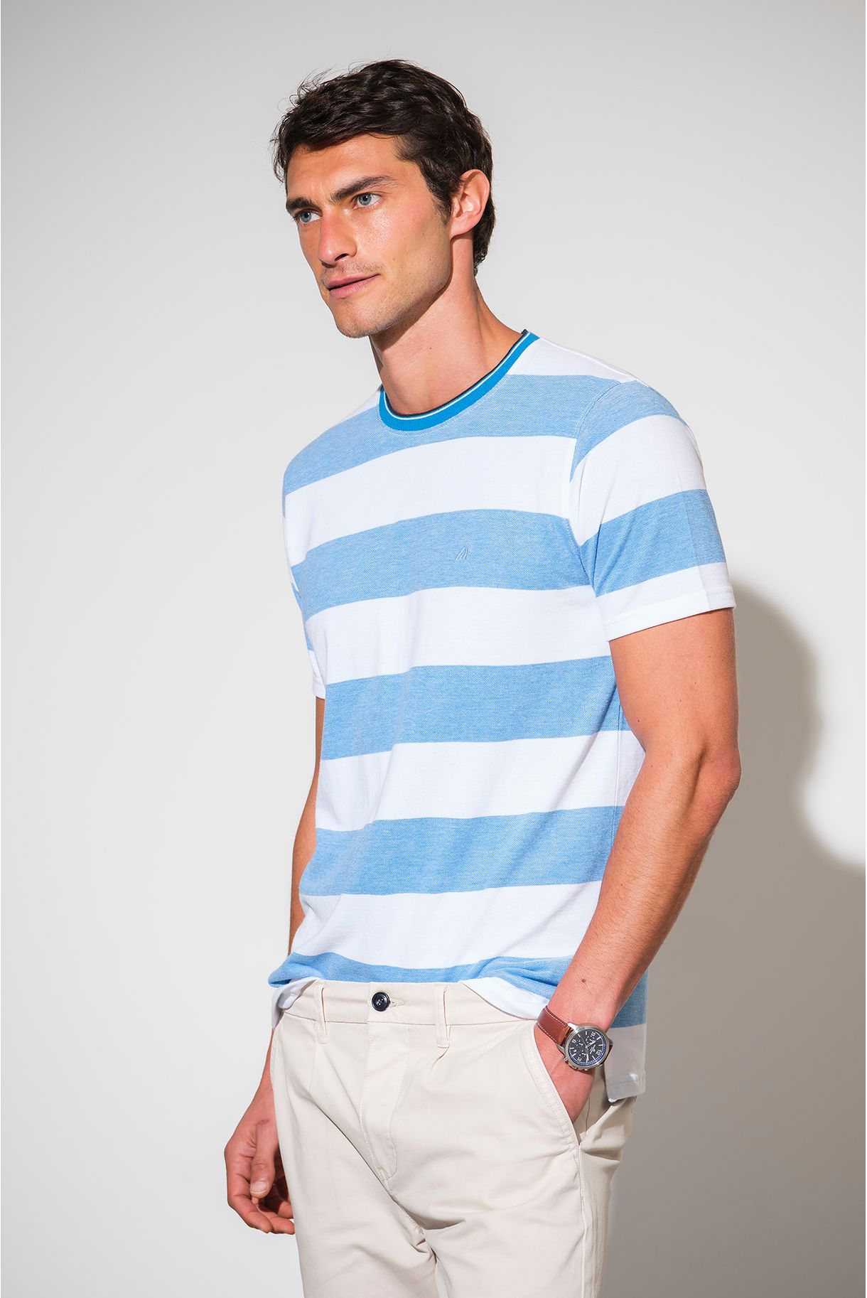 T-SHIRT EM PIQUET COM RISCAS LARGA