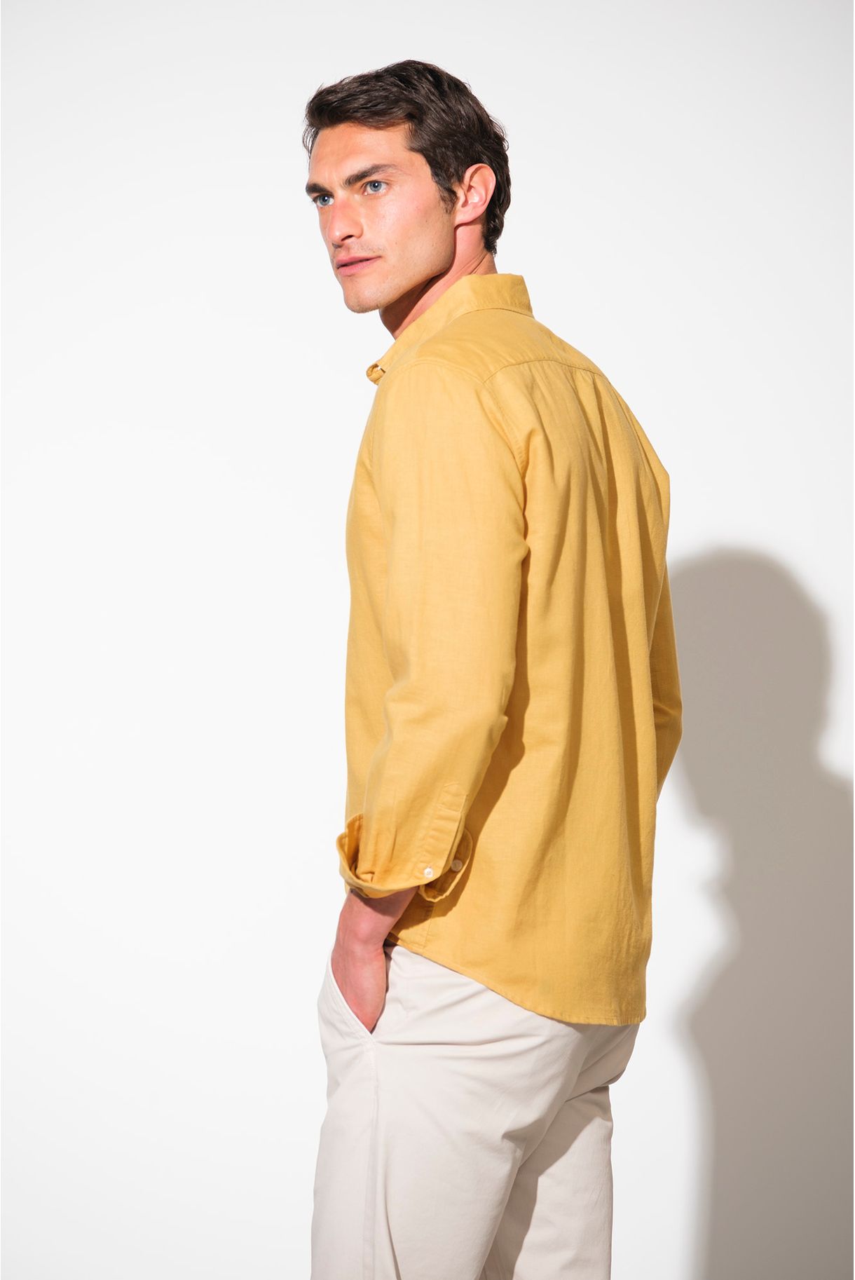 CAMISA BÁSICA EM ALGODÃO E LINHO