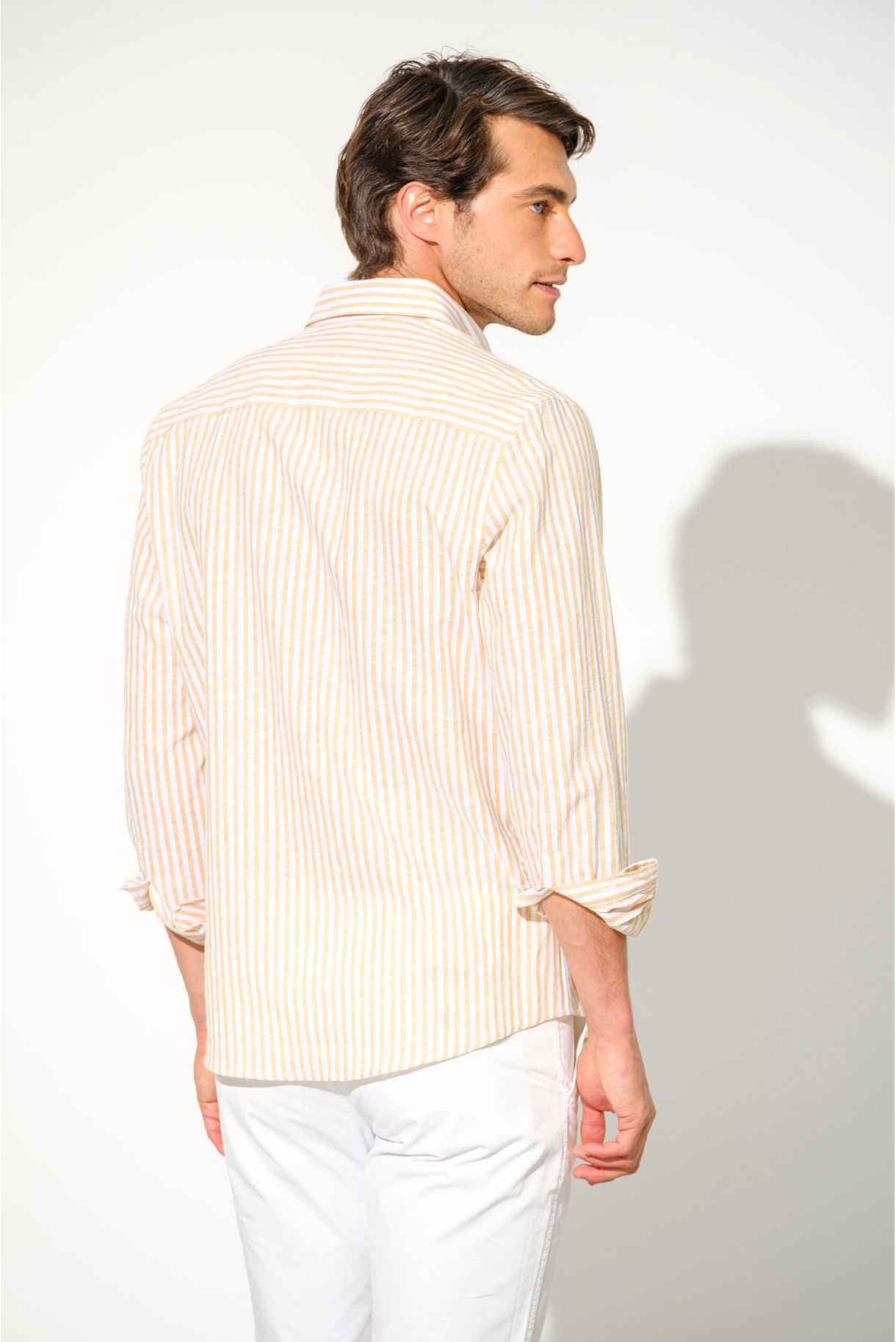 CAMISA ÀS RISCAS EM ALGODÃO E LINHO