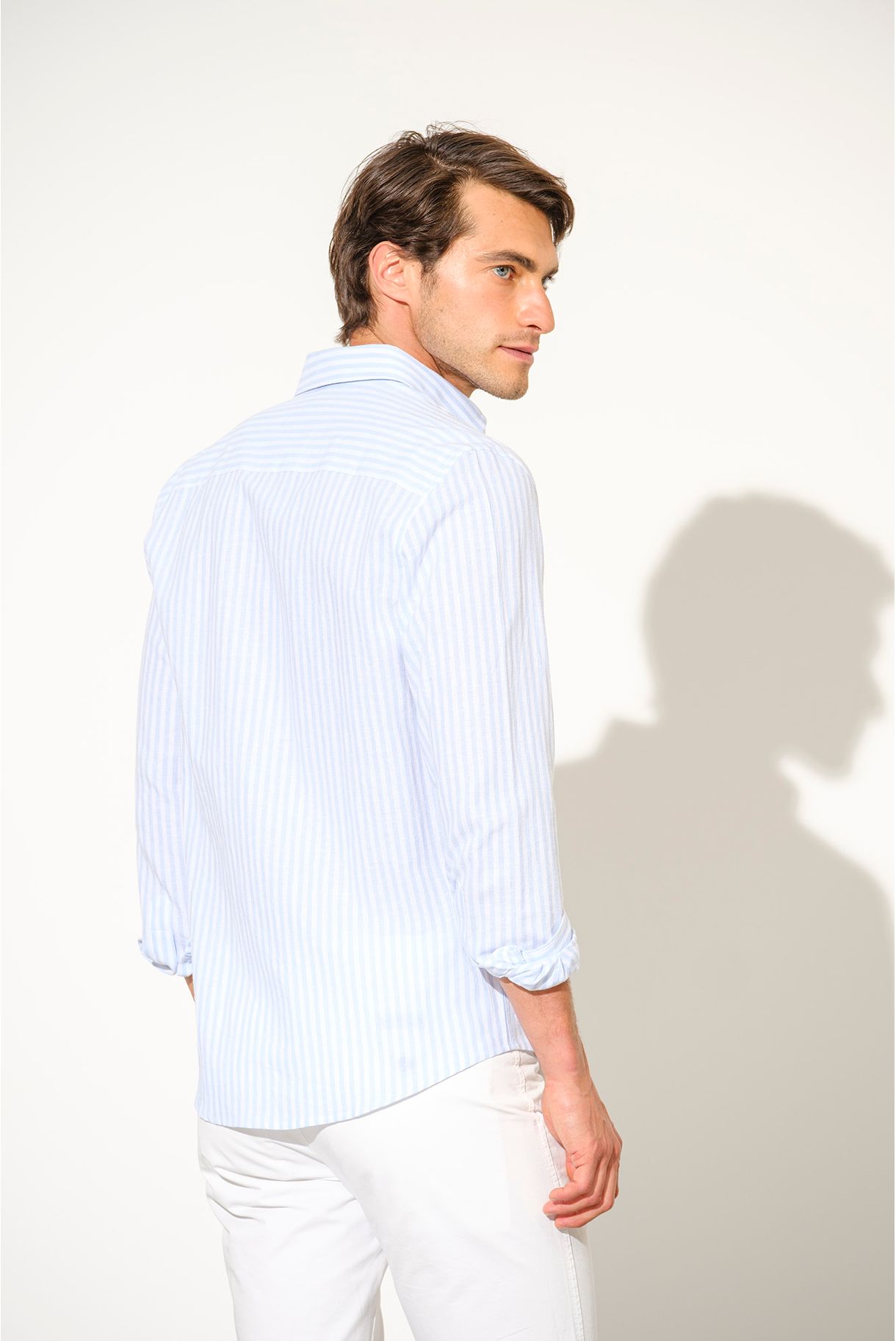 CAMISA ÀS RISCAS EM ALGODÃO E LINHO