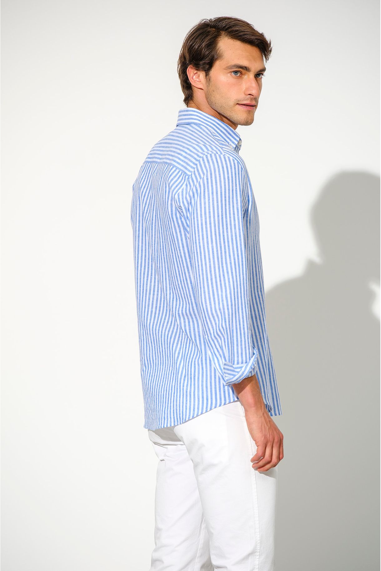 CAMISA ÀS RISCAS EM ALGODÃO E LINHO