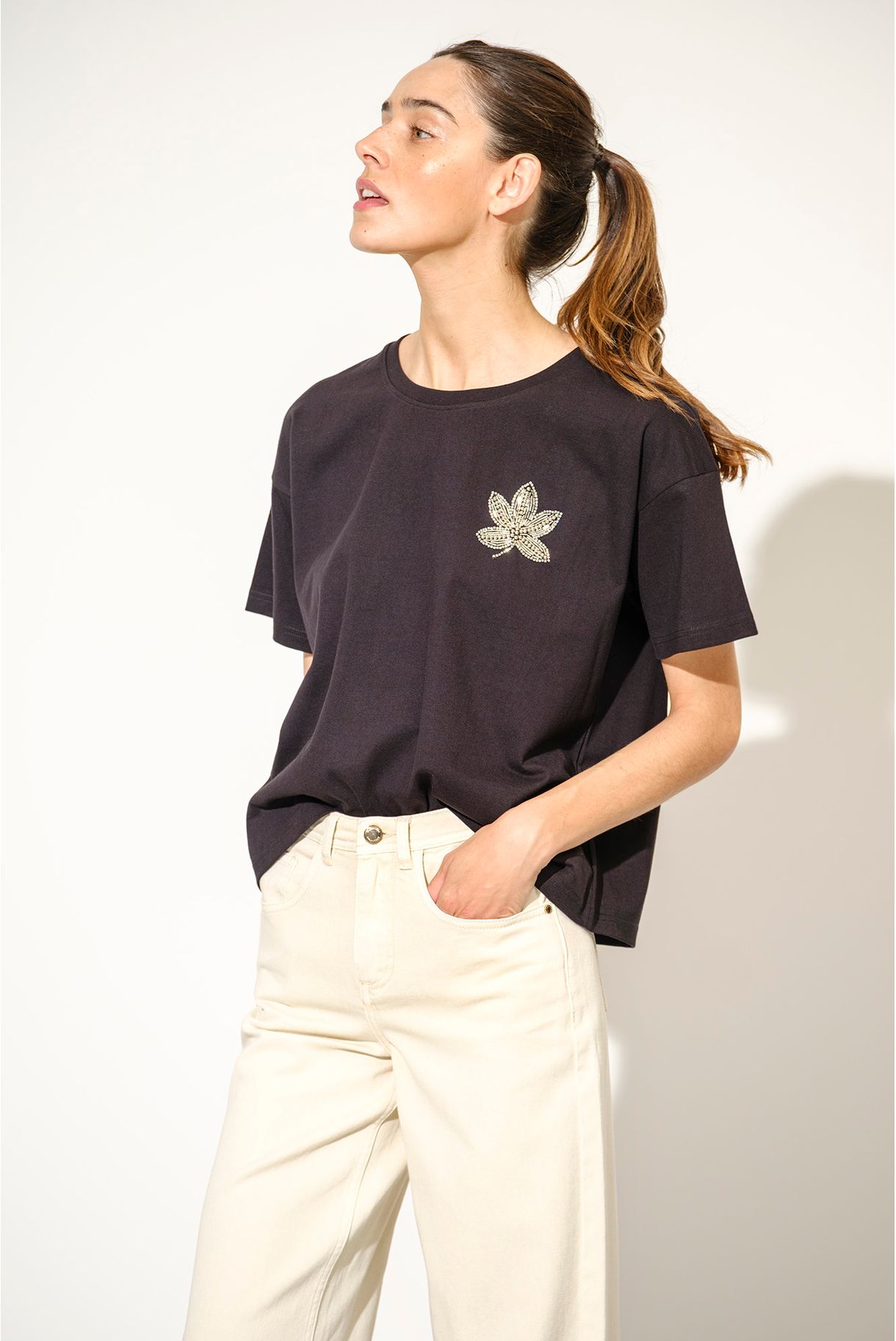 T-SHIRT LISA COM APLICAÇÃO