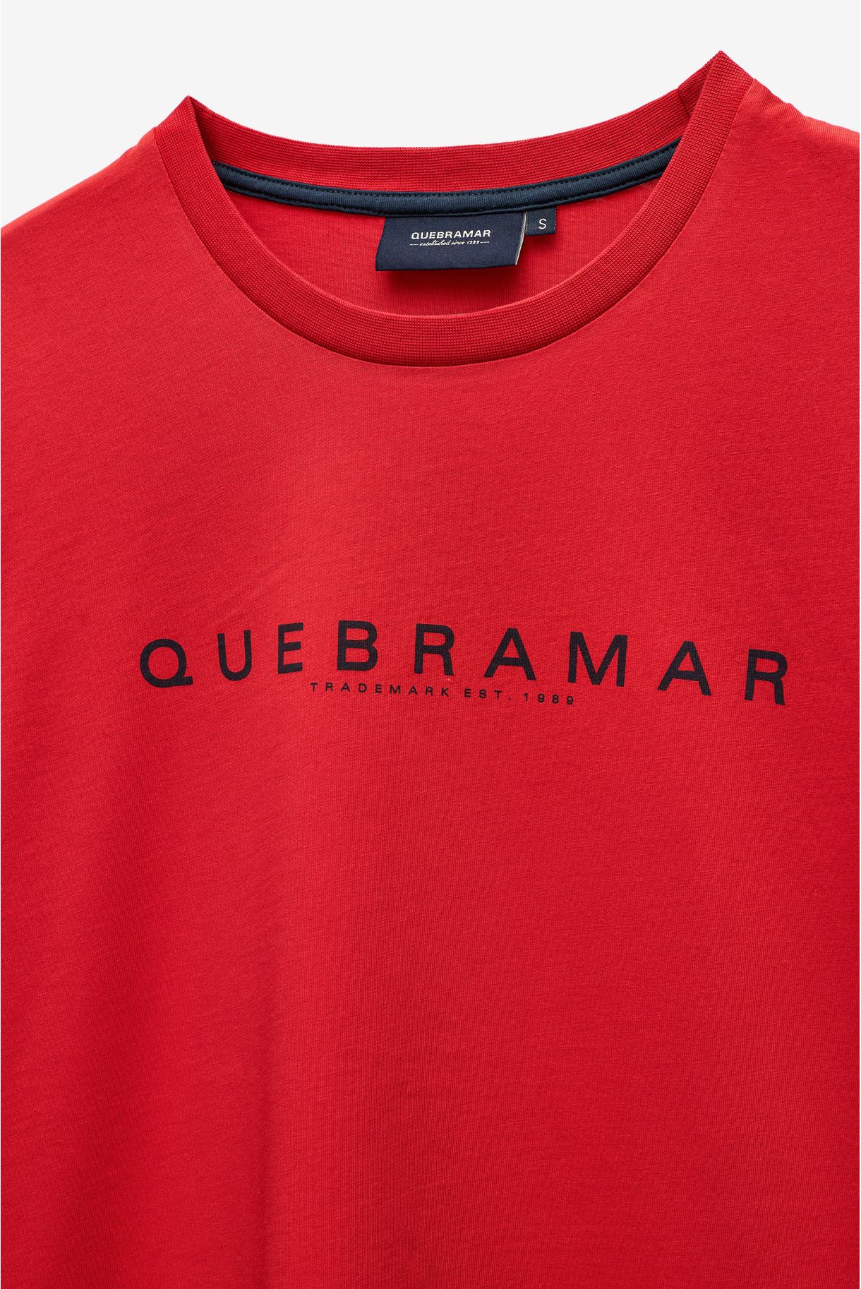 T-SHIRT BÁSICA COM PRINT QUEBRAMAR