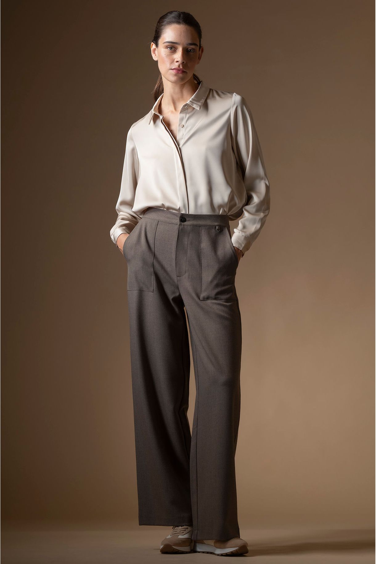 Wide-leg pants with patch pockets