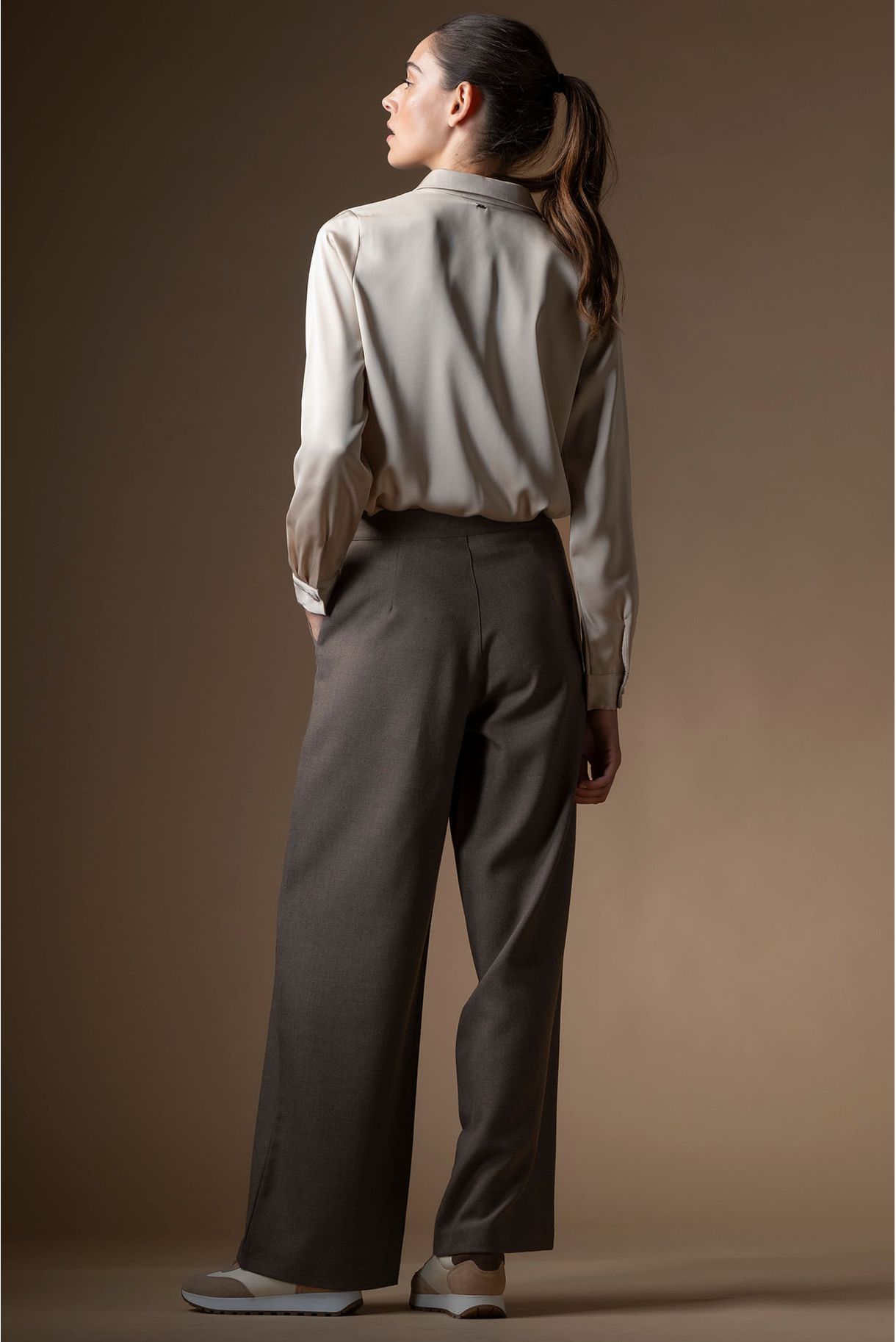 Wide-leg pants with patch pockets