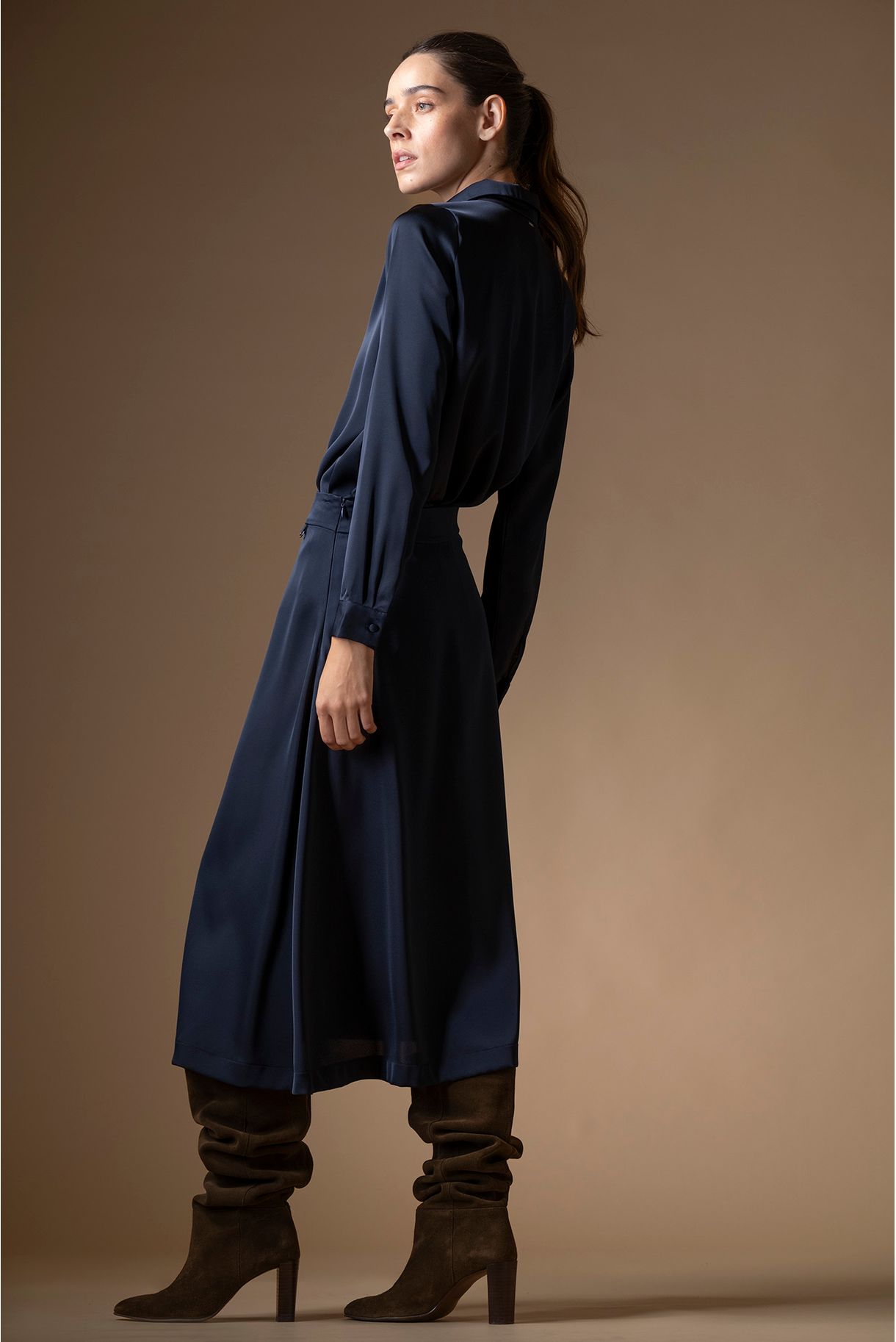 SAIA DE CETIM COM GODÉS