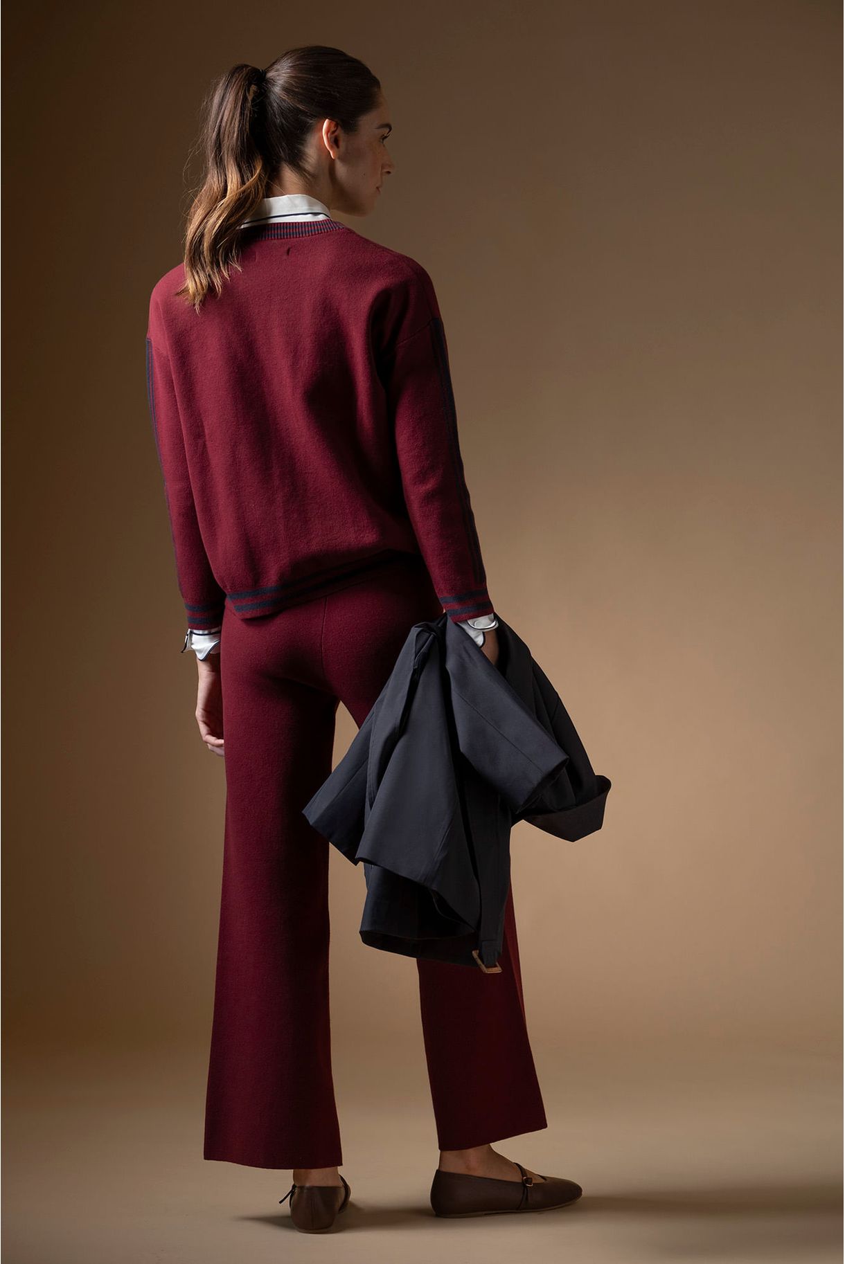 CALÇAS EM MALHA COM ELÁSTICO