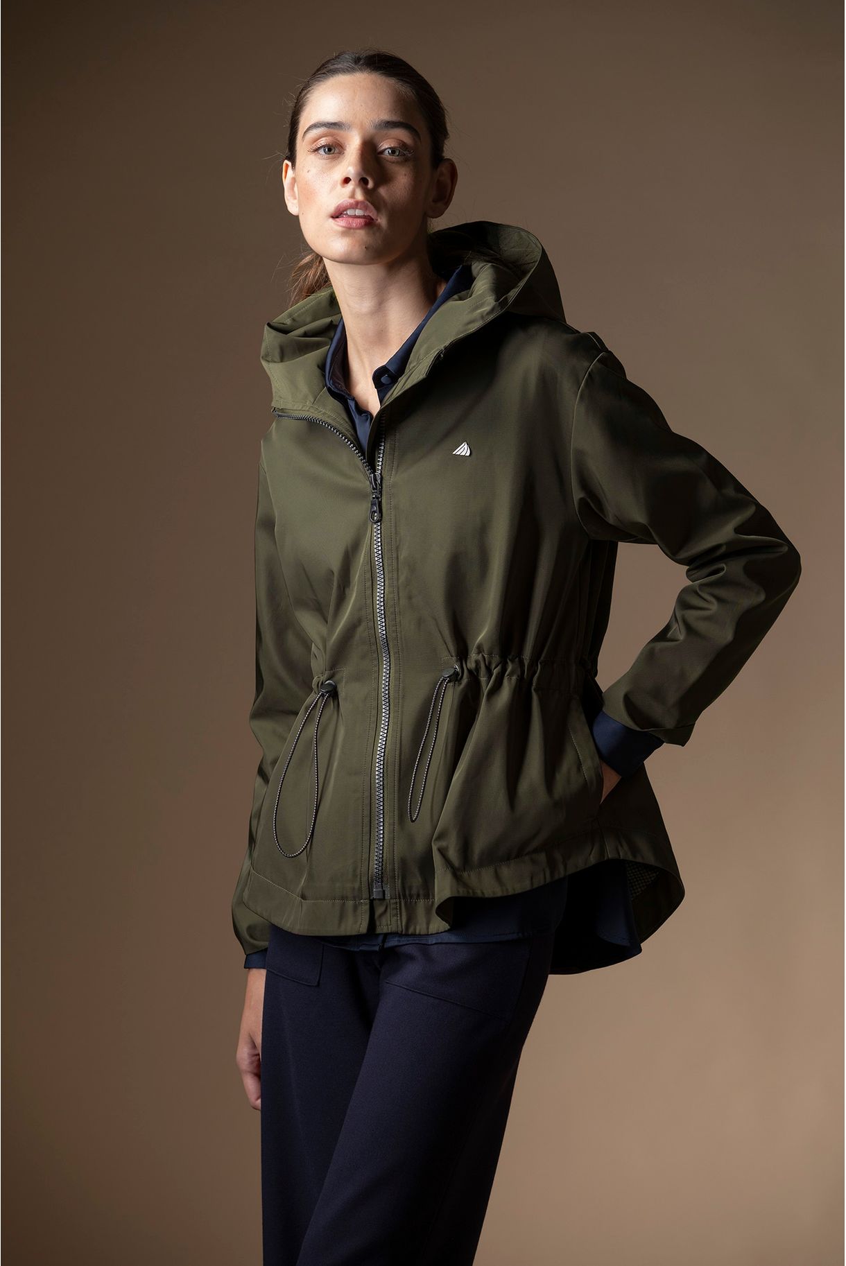 CASACO CORTA VENTO COM CAPUZ