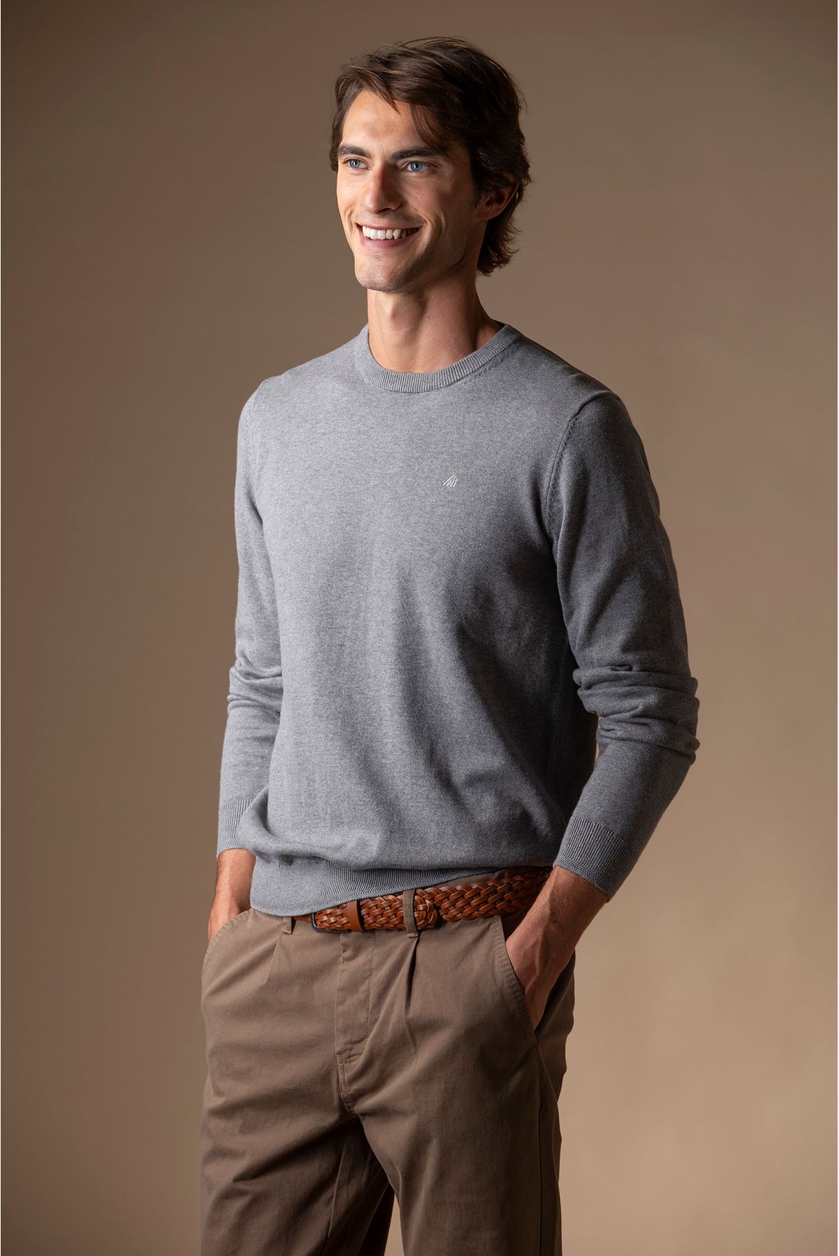 ROUND NECK SWEATER