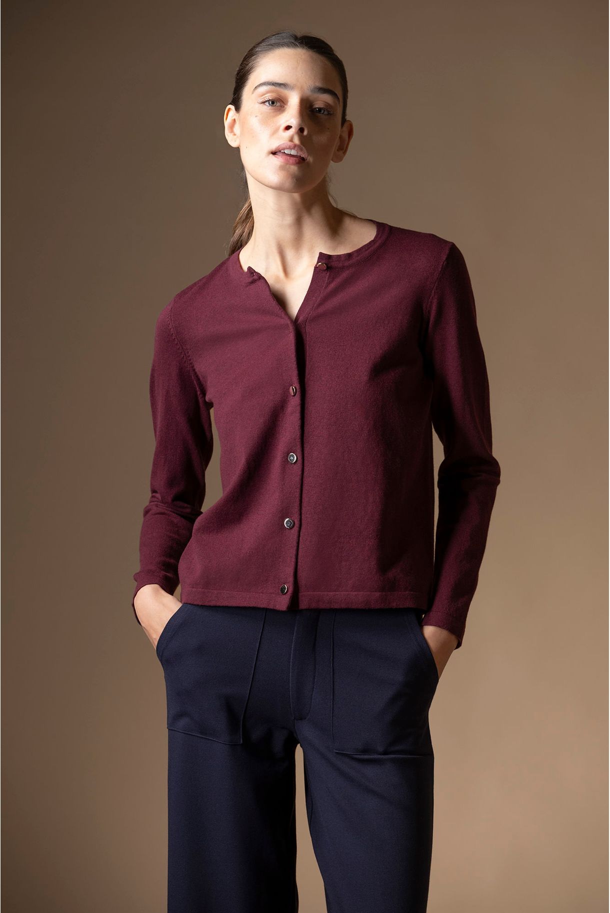 CASACO DE MALHA BÁSICO COM BOTÕES