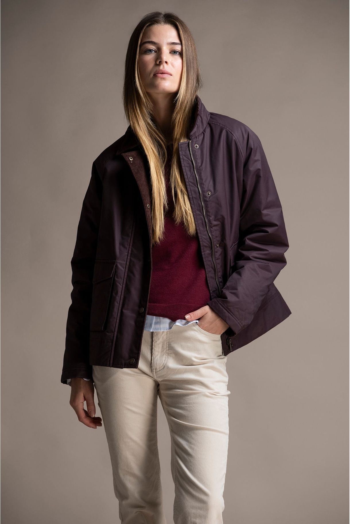 CASACO ENCERADO COM GOLA EM BOMBAZINA