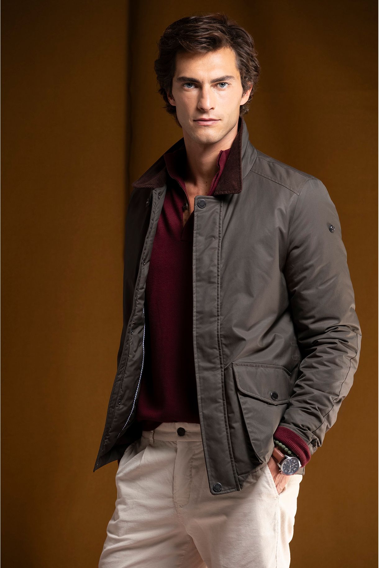 CASACO ENCERADO COM GOLA EM BOMBAZINE