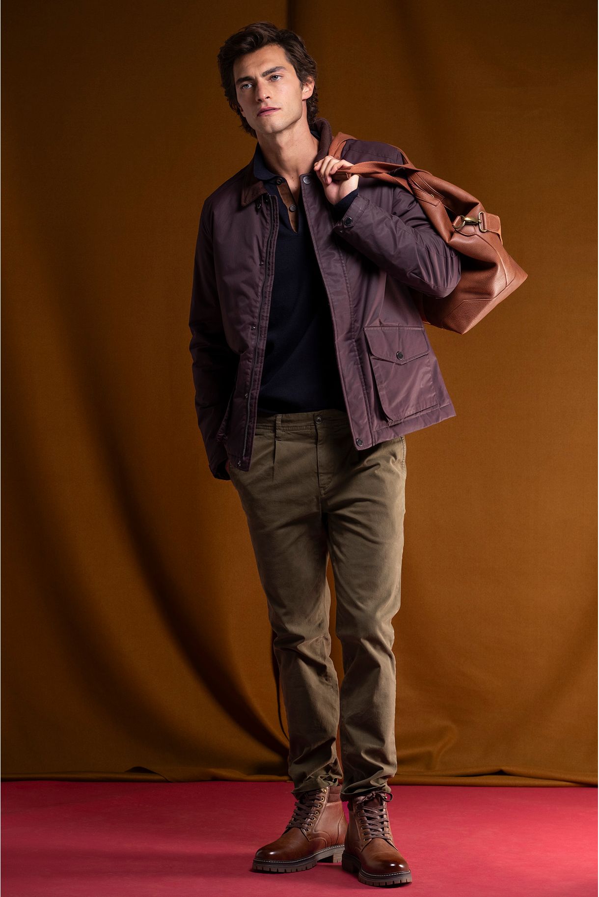 CASACO ENCERADO COM GOLA EM BOMBAZINE