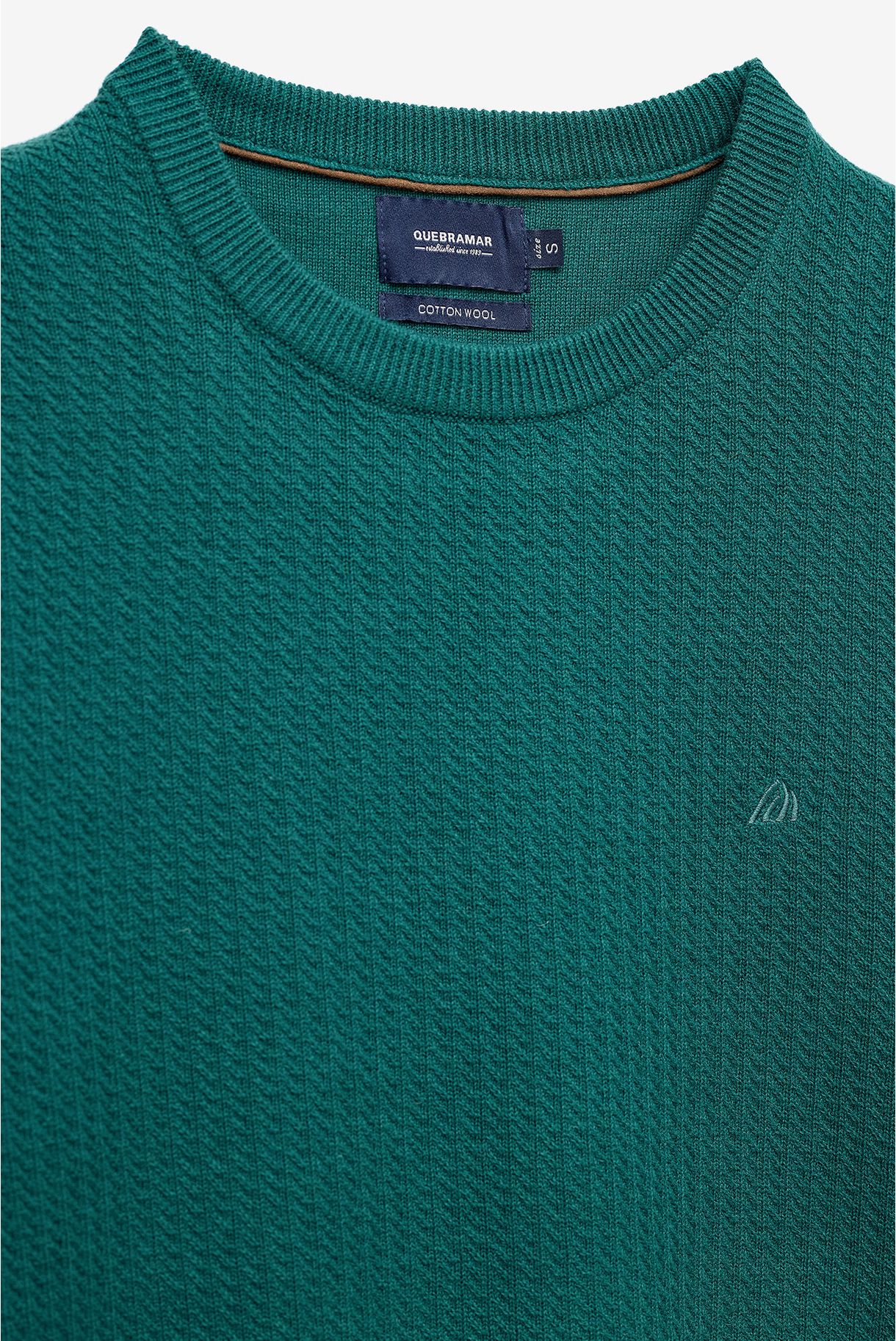 ROUND NECKLACE SWEATER